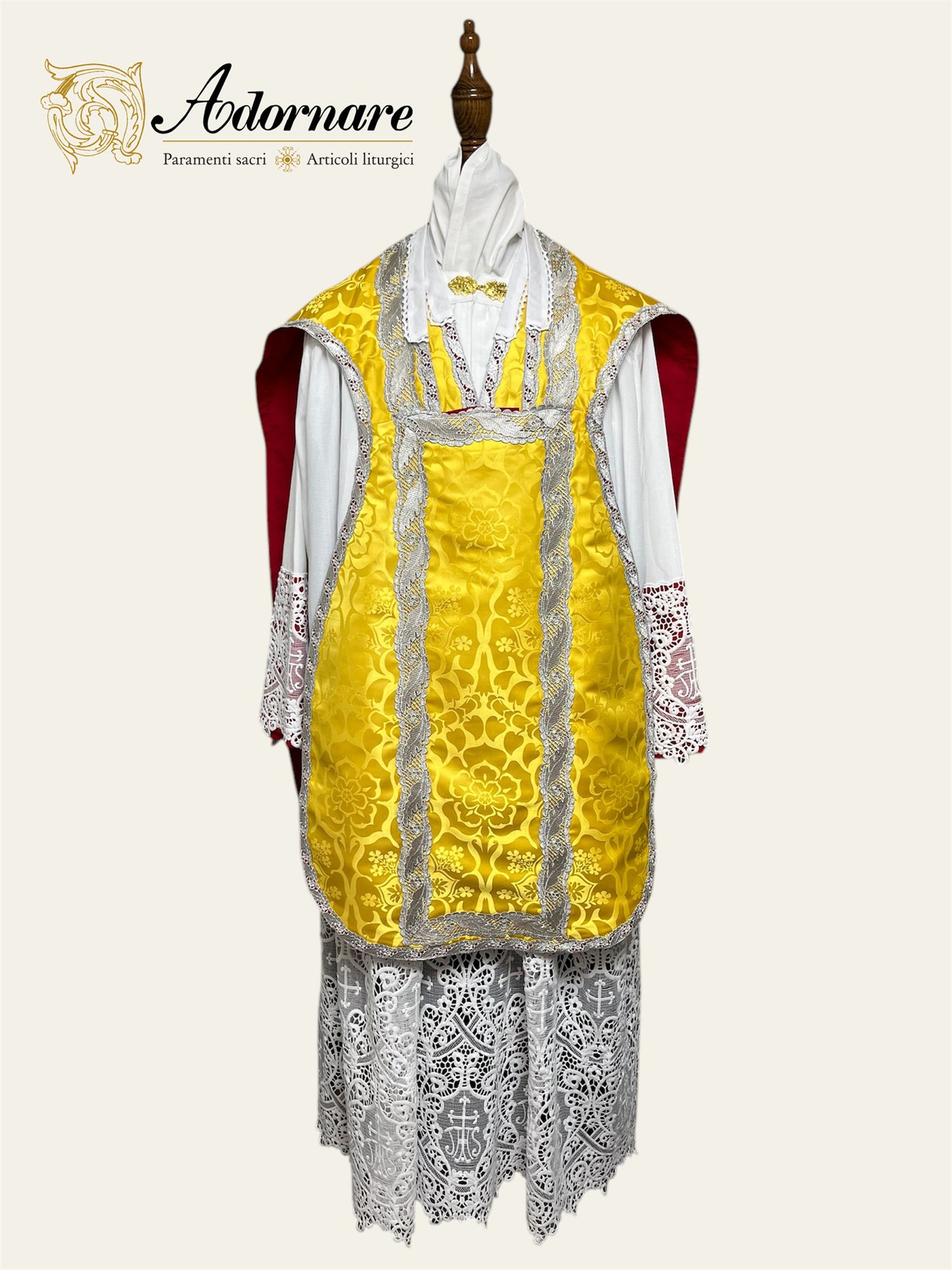 "Agnus Dei" Hand-embroidered French-cut Roman Chasuble Low Mass Set / Pianeta Francese "Agnus Dei"