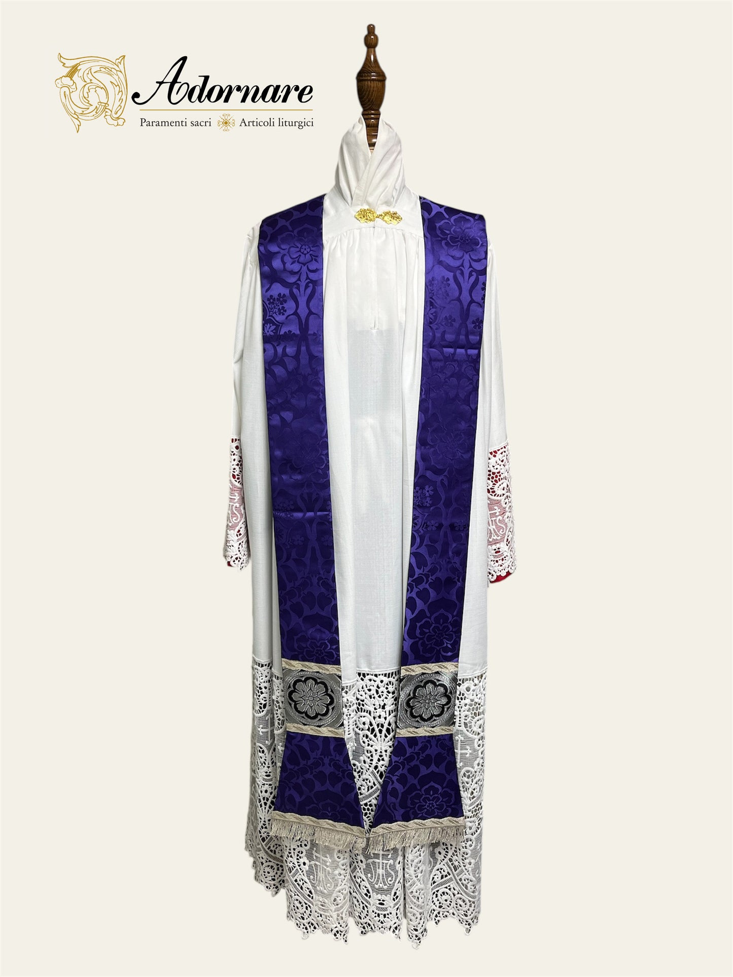 Semi-gothic chasuble with customised design