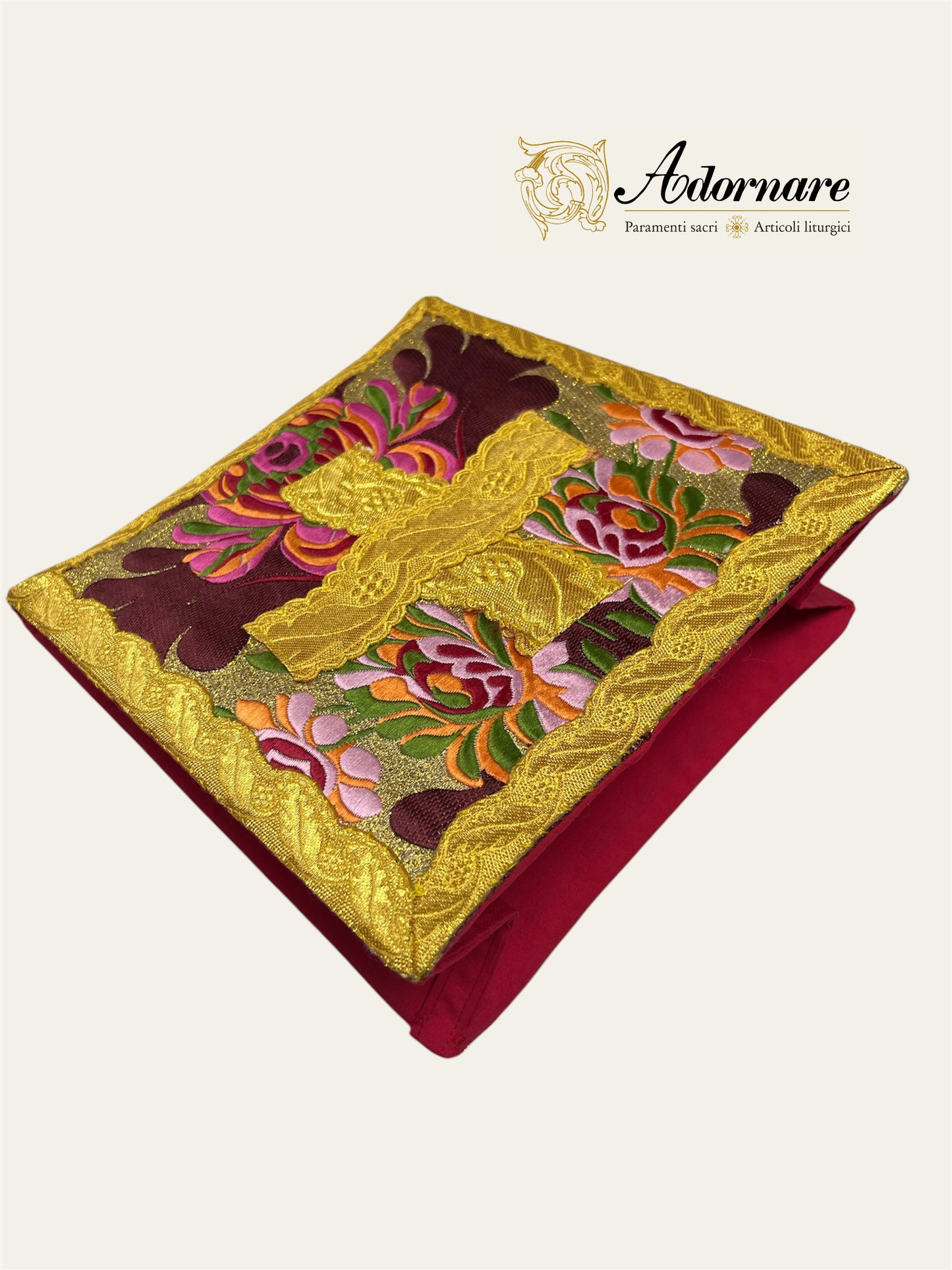 Gold Floral Brocade French-cut Roman Chasuble Low Mass Set / Pianeta Francese in Broccato Oro