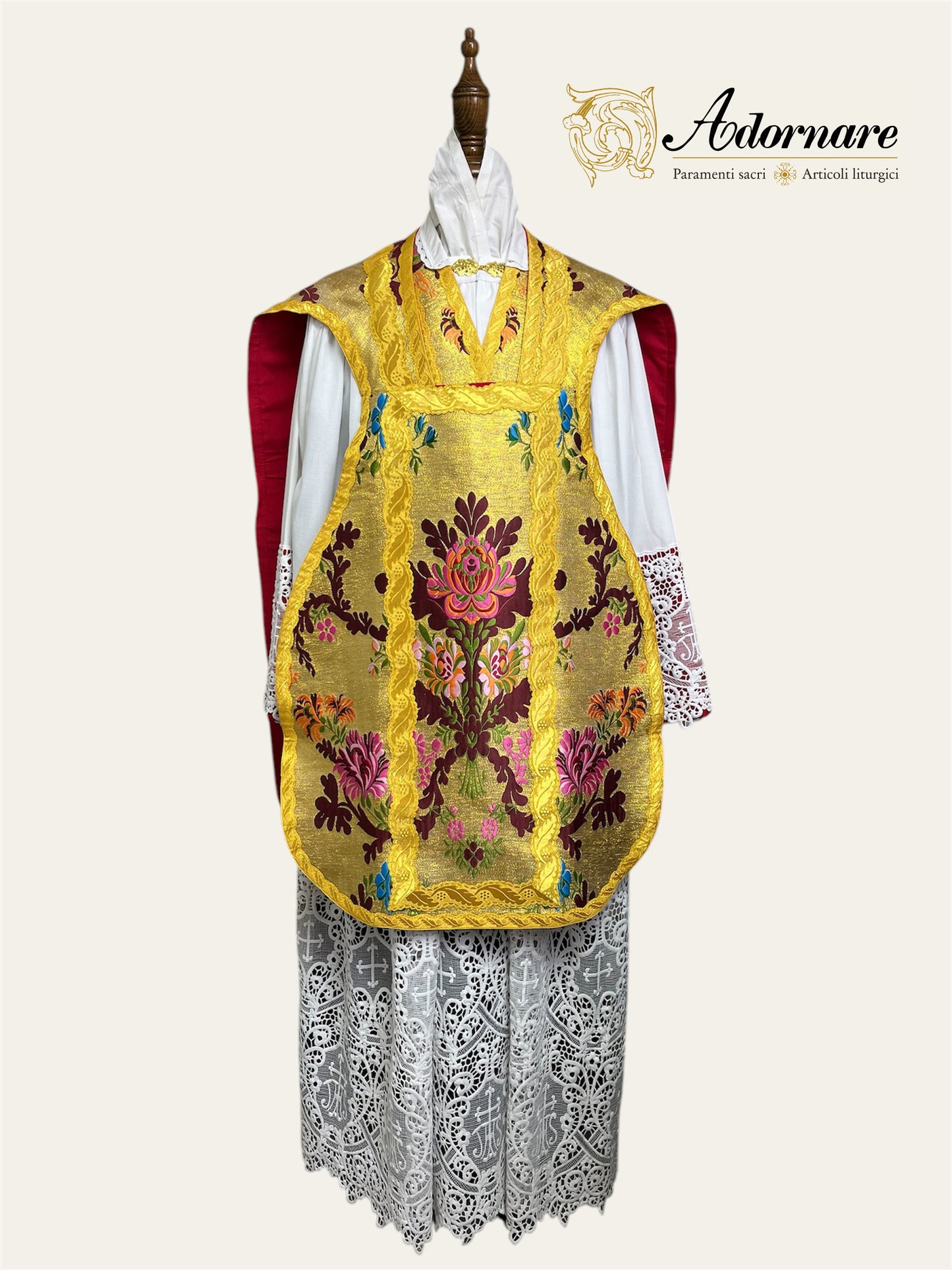 Gold Floral Brocade French-cut Roman Chasuble Low Mass Set / Pianeta Francese in Broccato Oro