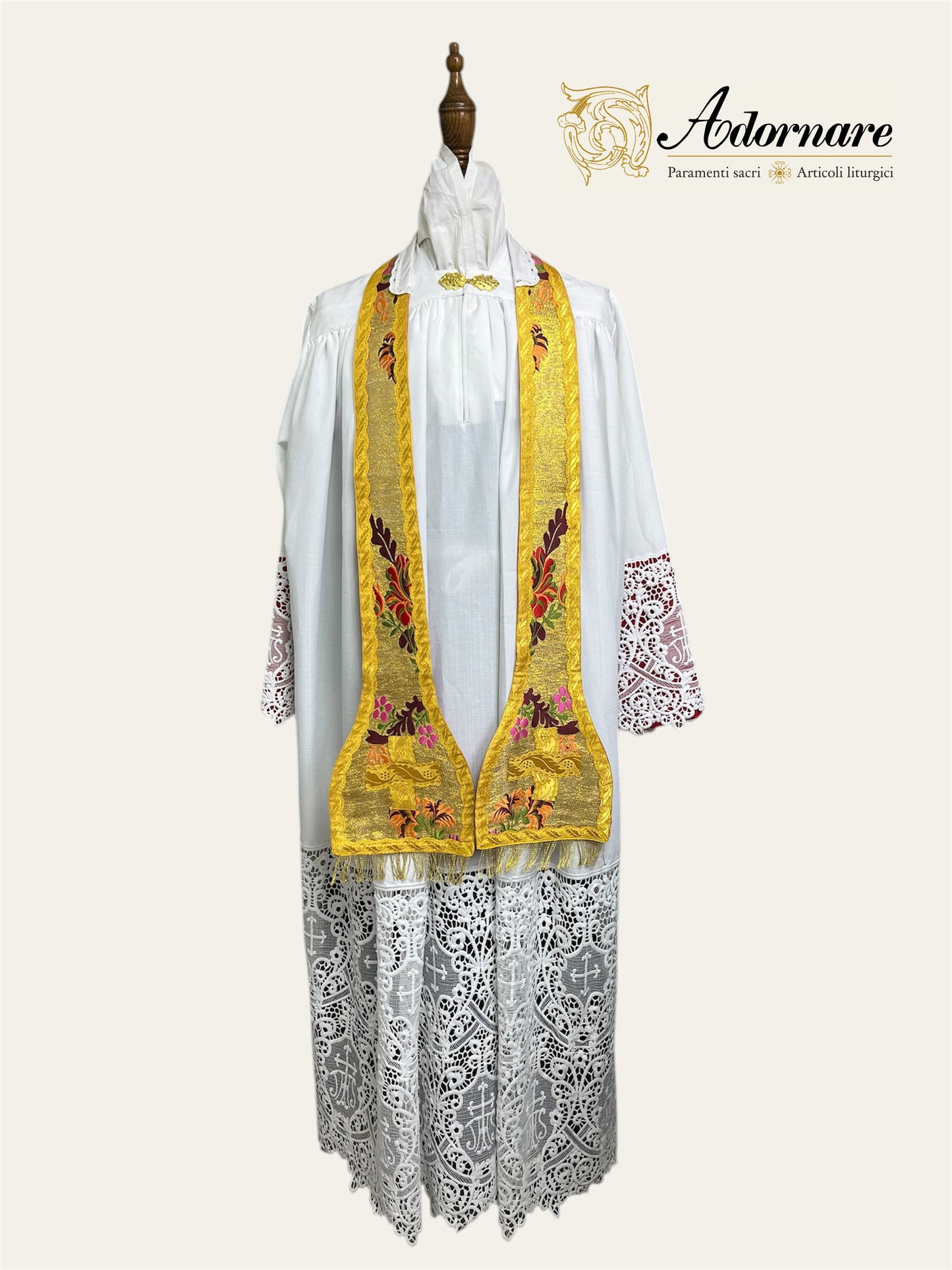 Gold Floral Brocade French-cut Roman Chasuble Low Mass Set / Pianeta Francese in Broccato Oro