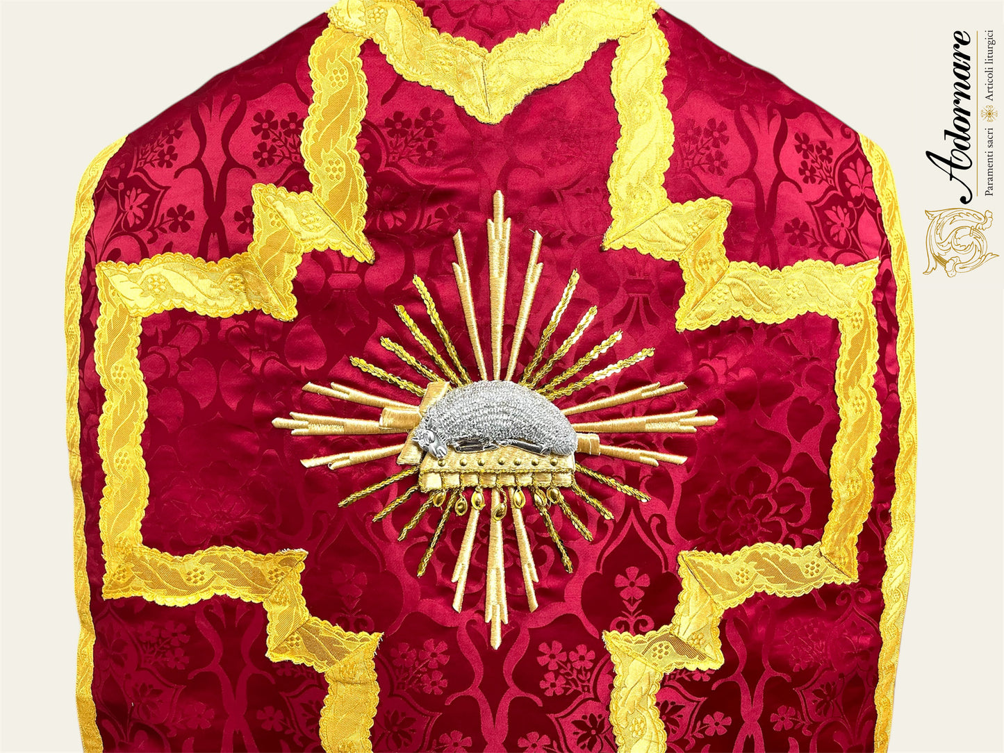 "Agnus Dei" Hand-embroidered French-cut Roman Chasuble Low Mass Set / Pianeta Francese "Agnus Dei"