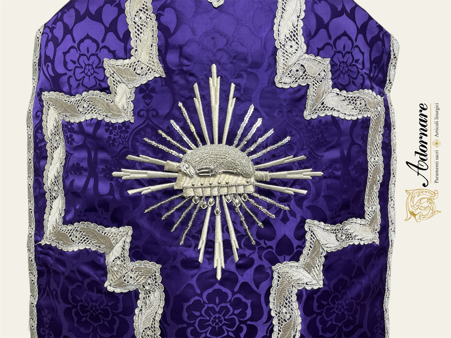 "Agnus Dei" Hand-embroidered French-cut Roman Chasuble Low Mass Set / Pianeta Francese "Agnus Dei"