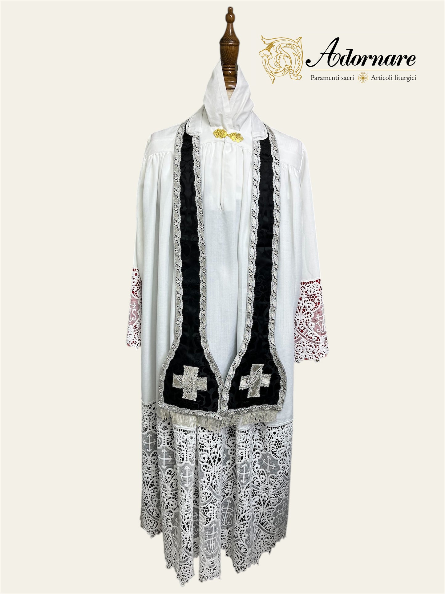 "Agnus Dei" Hand-embroidered French-cut Roman Chasuble Low Mass Set / Pianeta Francese "Agnus Dei"