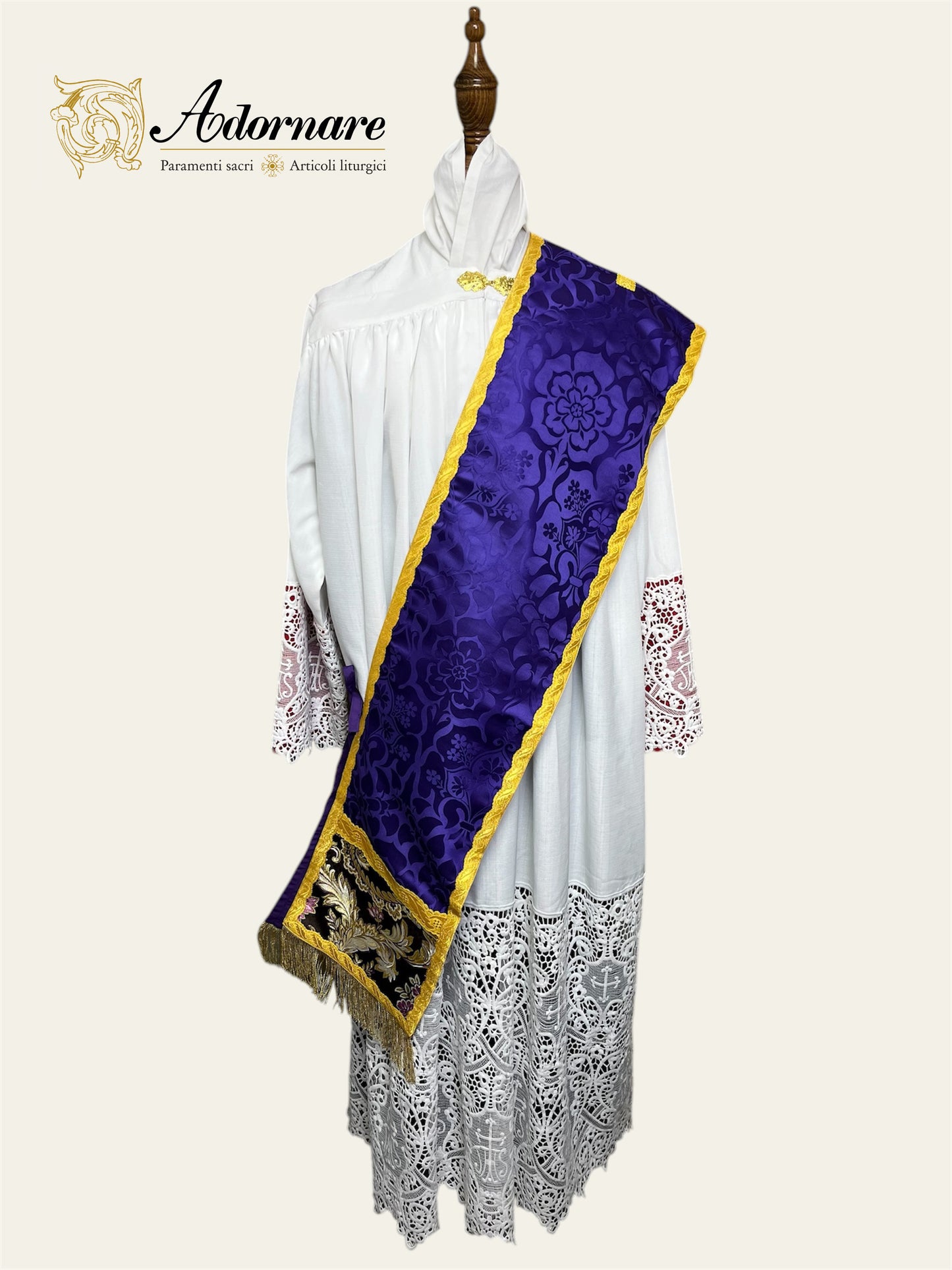Folded chasubles & broad stole set in St Philip Neri cut/Pianete Plicate & Stola Latior San Filippo