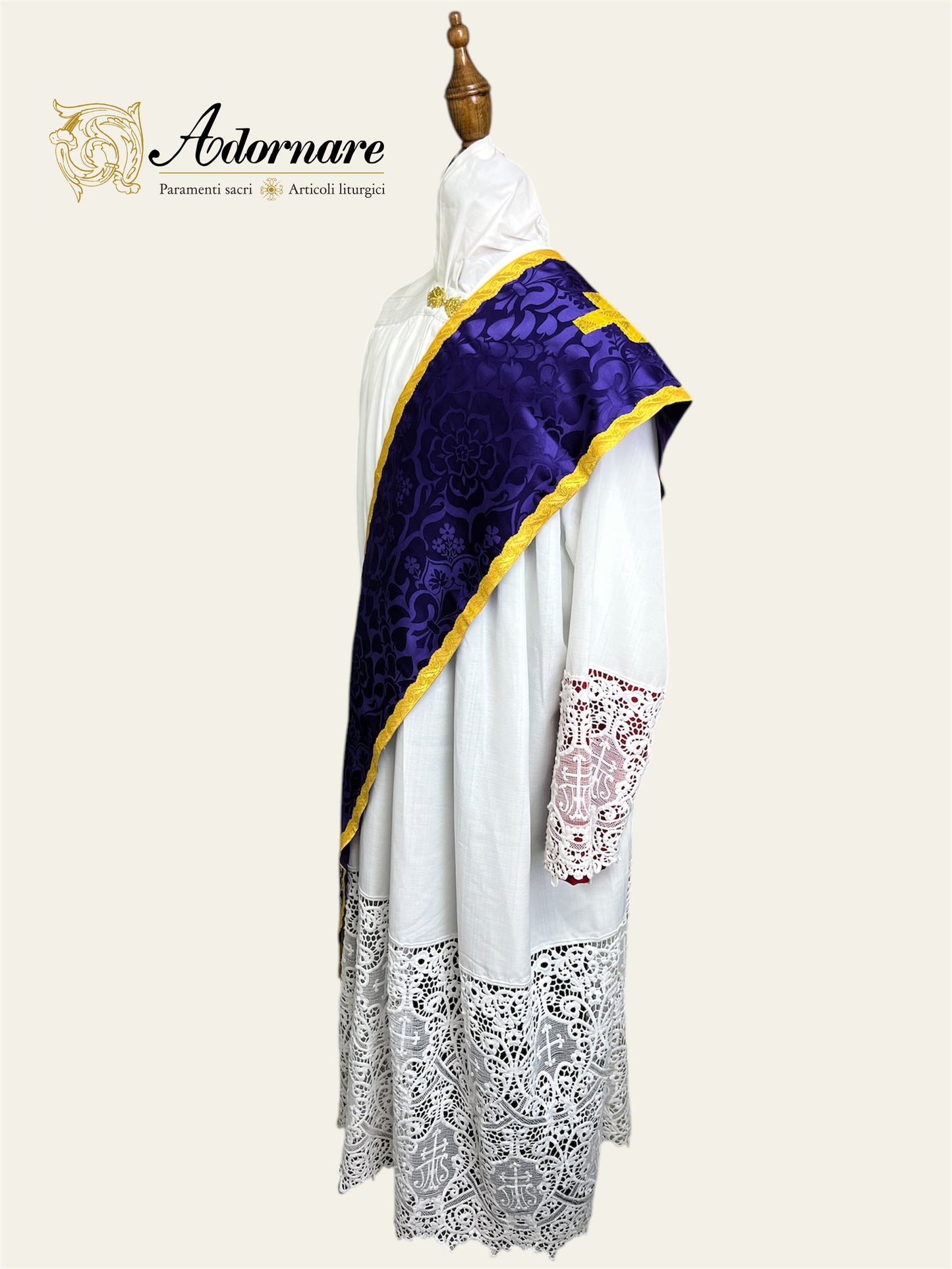 Folded chasubles & broad stole set in St Philip Neri cut/Pianete Plicate & Stola Latior San Filippo