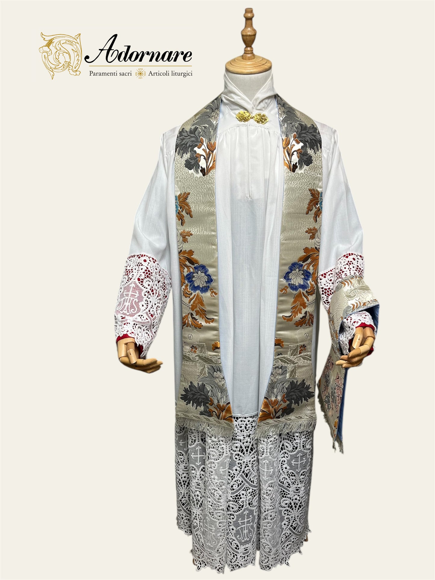 "Marian" Brocade Roman Chasuble with blue damask insert and embroidered appliqué - Low Mass Set / Pianeta Romana Broccato "Mariana" con inserti in damasco azzurro