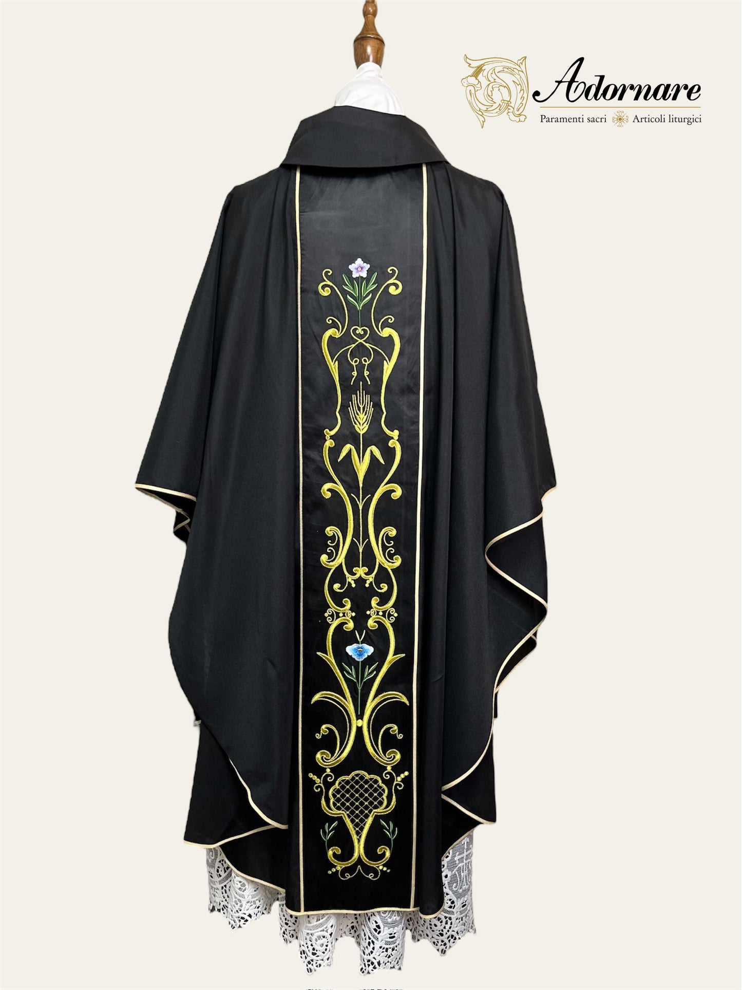Gothic chasuble with machine embroidered panels / Casula con ricamo a macchina - Style GC-01