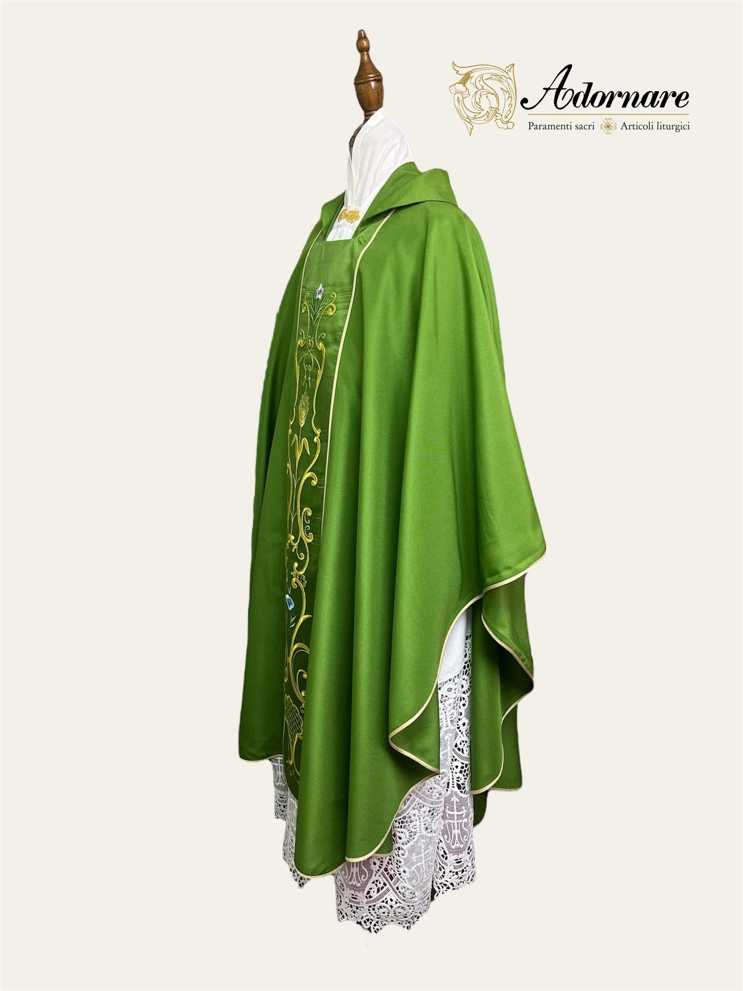 Gothic chasuble with machine embroidered panels / Casula con ricamo a macchina - Style GC-01