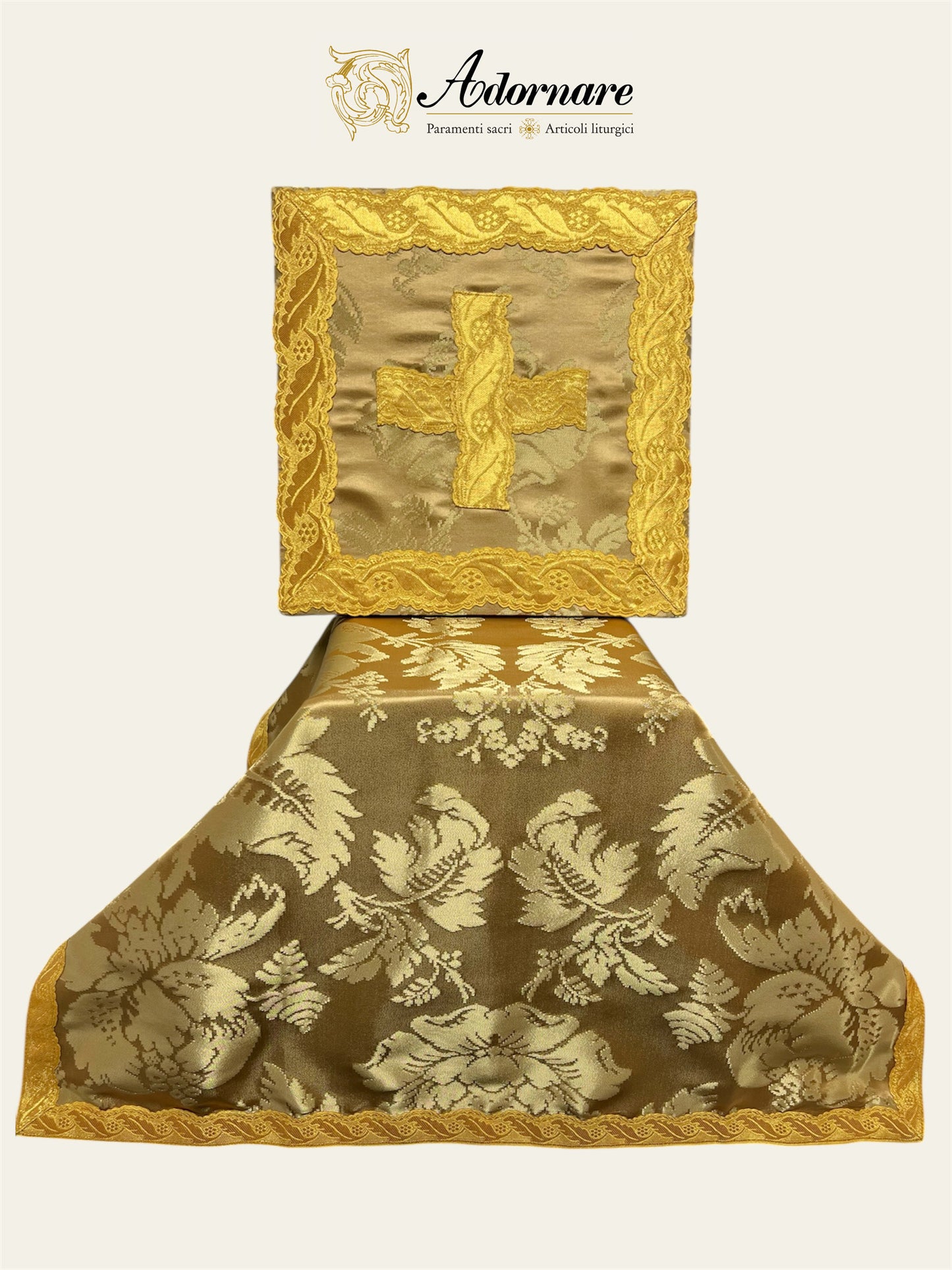 Italian gold silk damask "Agnus Dei" Hand-embroidered French-cut Roman Chasuble Low Mass Set / Pianeta Francese "Agnus Dei" in Damasco Oro