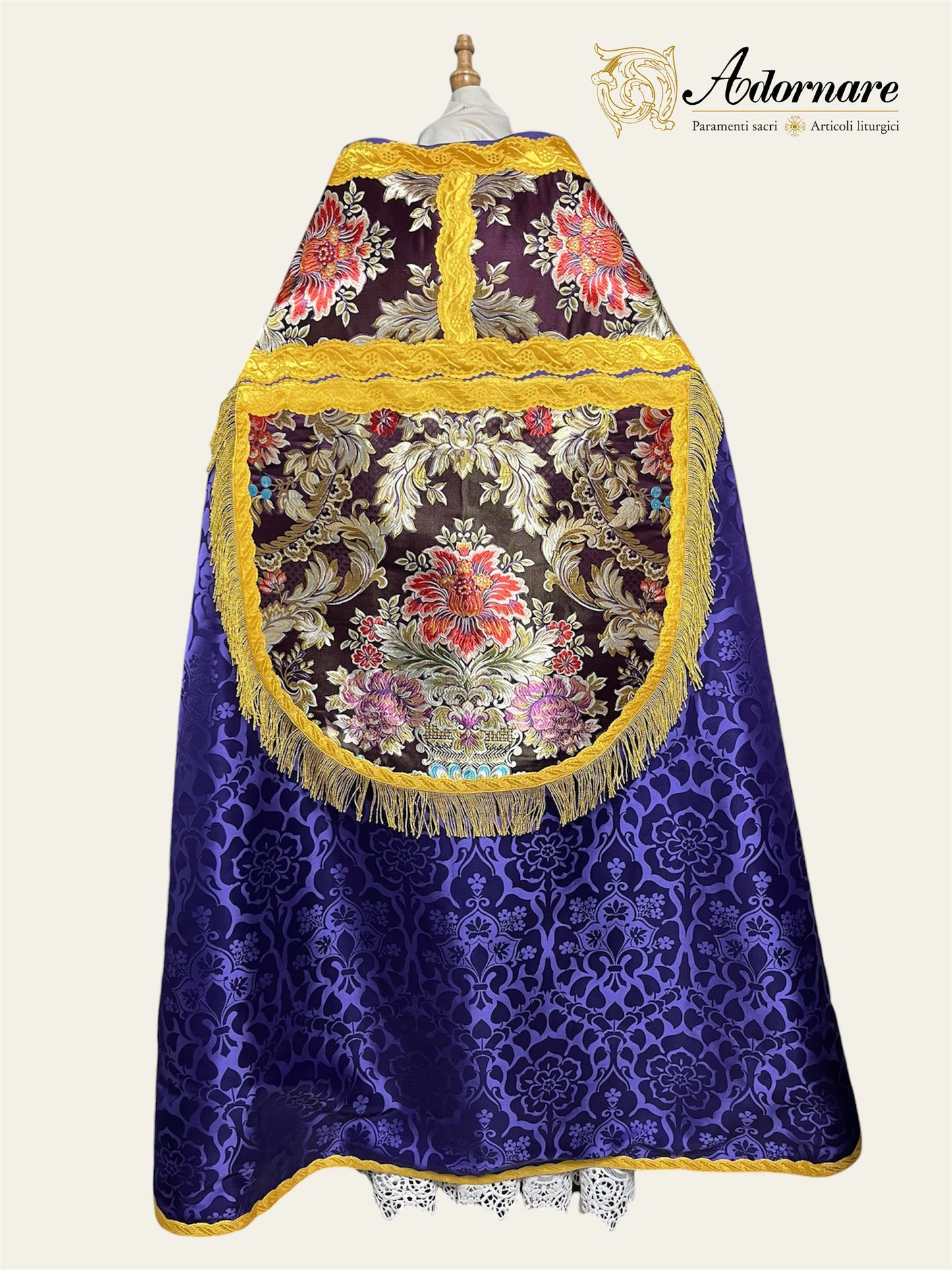 Damask Roman Cope with brocade panels / Piviale Romano Damasco con inserti in broccato