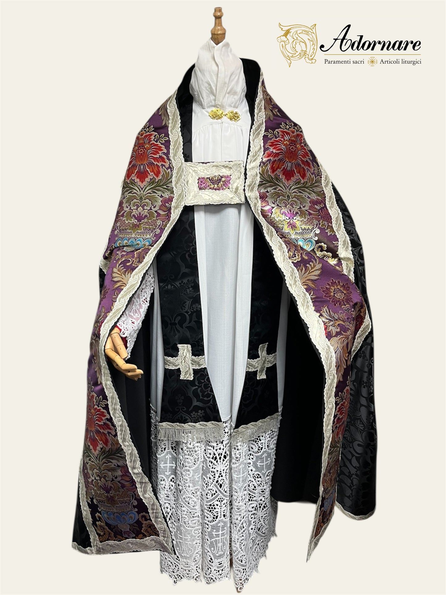 Damask Roman Cope with brocade panels / Piviale Romano Damasco con inserti in broccato