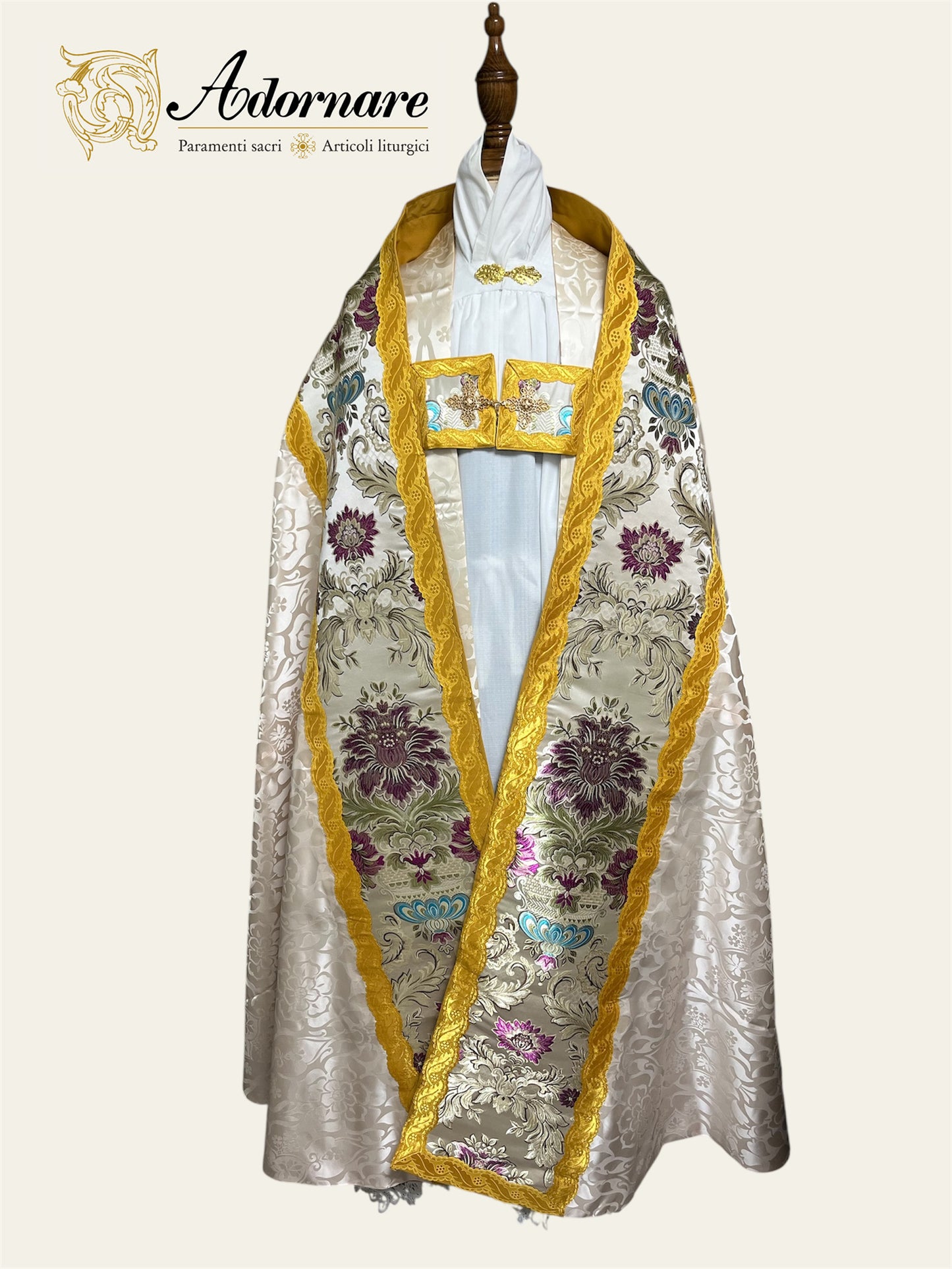 Damask Roman Cope with brocade panels / Piviale Romano Damasco con inserti in broccato