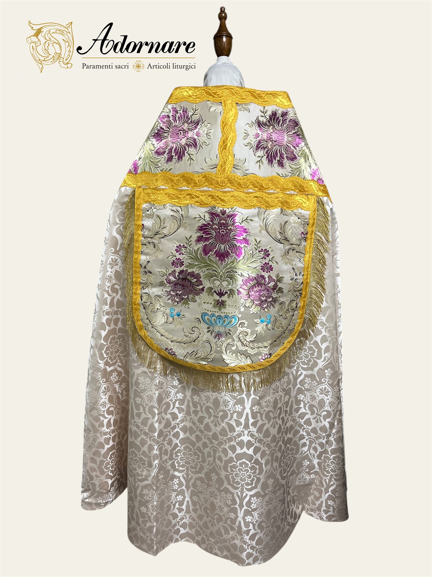 Damask Roman Cope with brocade panels / Piviale Romano Damasco con inserti in broccato