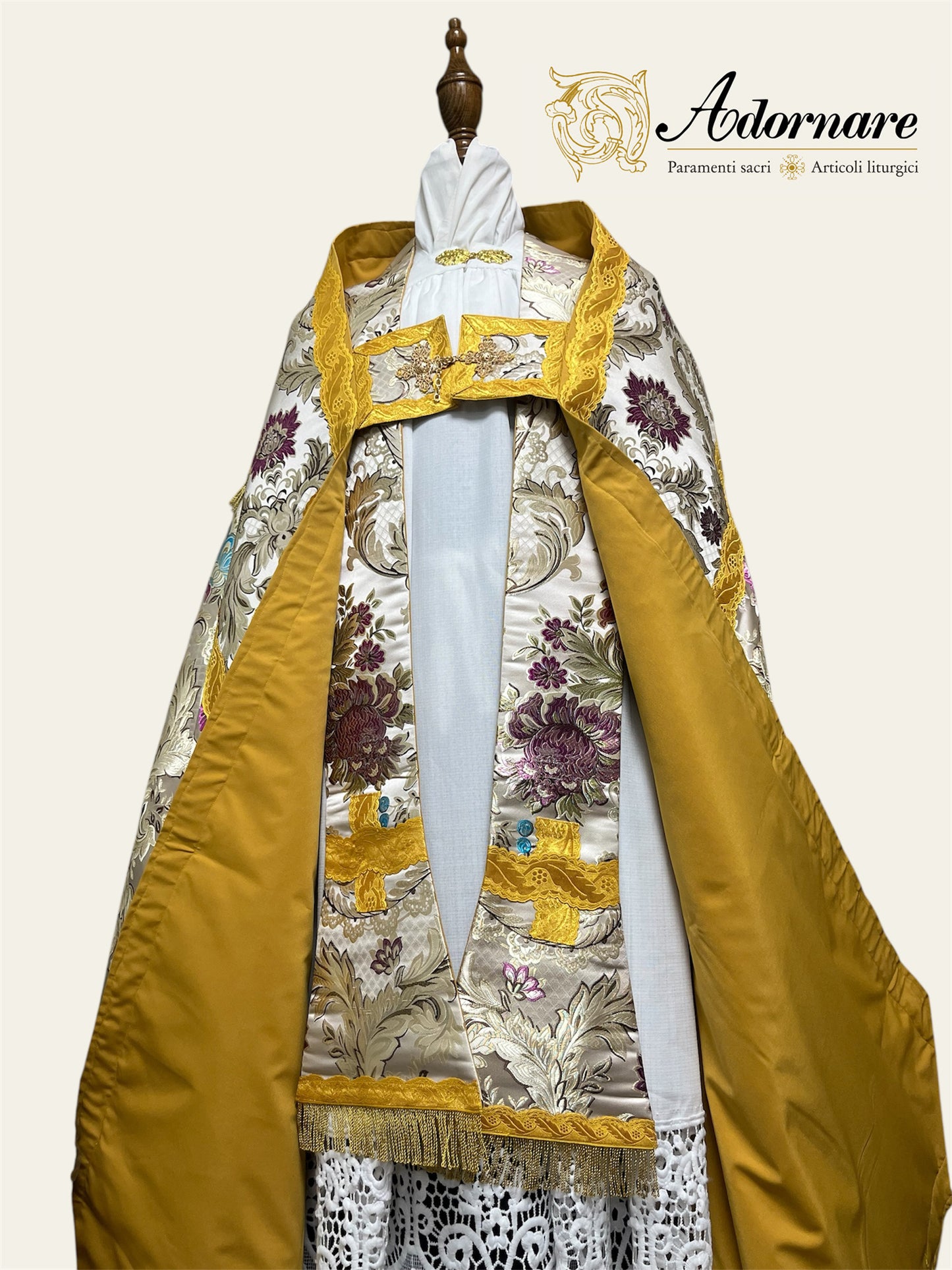 Brocade Roman Cope / Piviale Romano Broccato