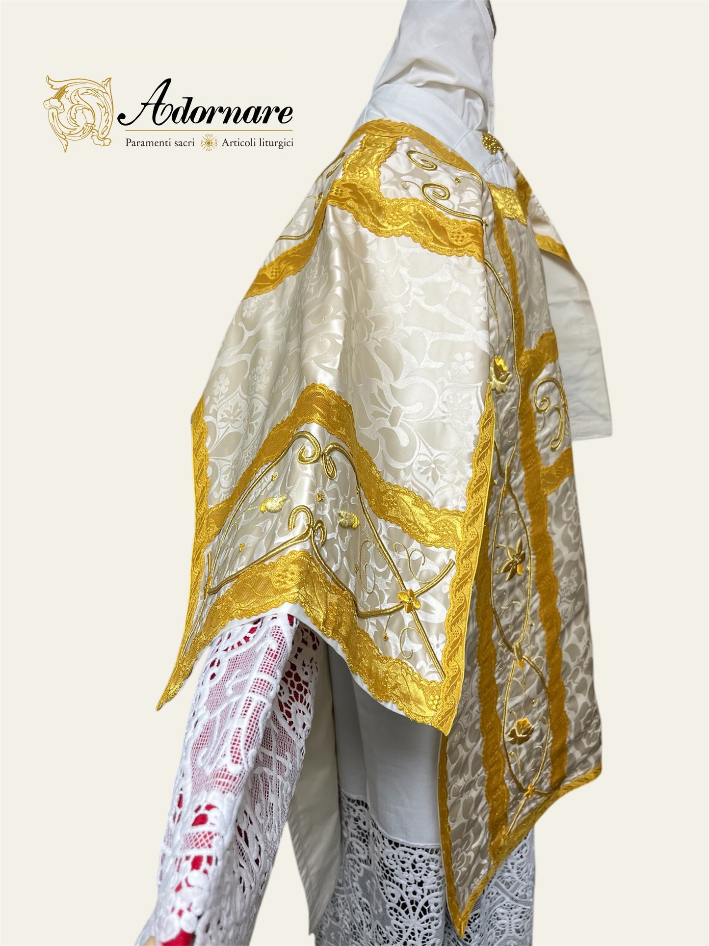 French Dalmatic or Tunicle with hand and machine-embroidered floral panels / Dalmatica Francese Ricamato