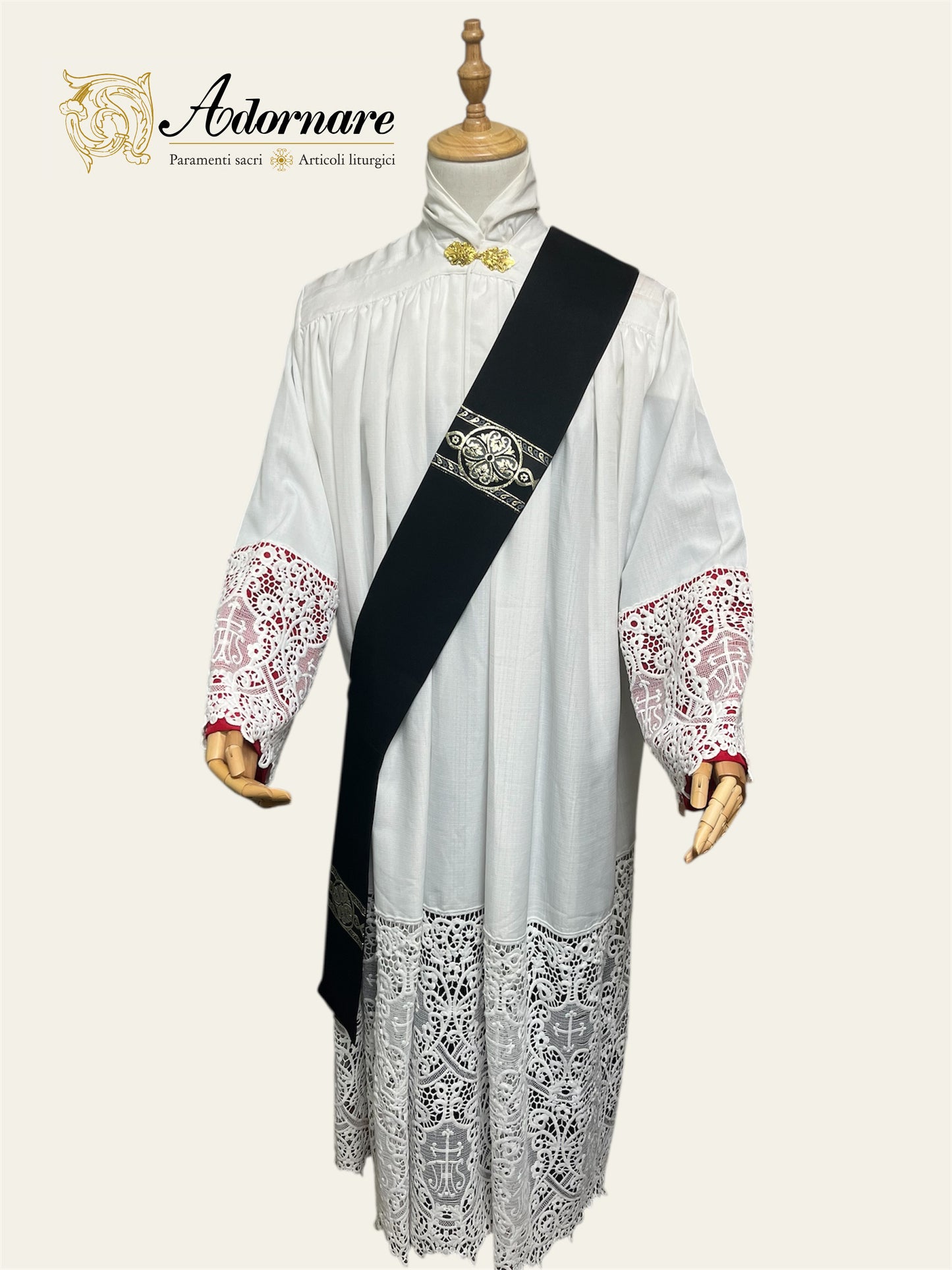 Gothic Dalmatic with woven orphrey bands / Dalmatica gotica