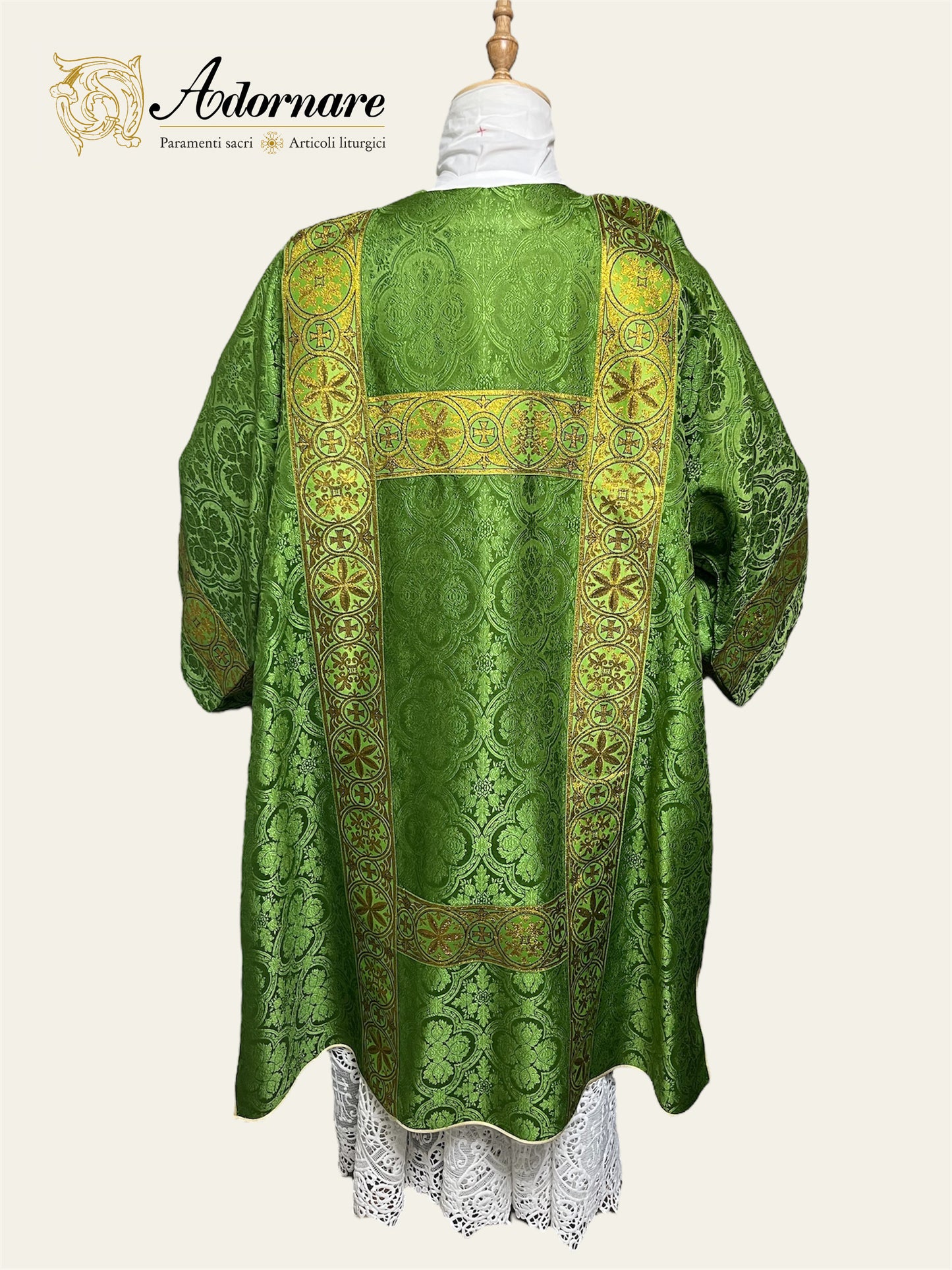 Damask Gothic Dalmatic with woven orphrey bands / Dalmatica gotica in damasco