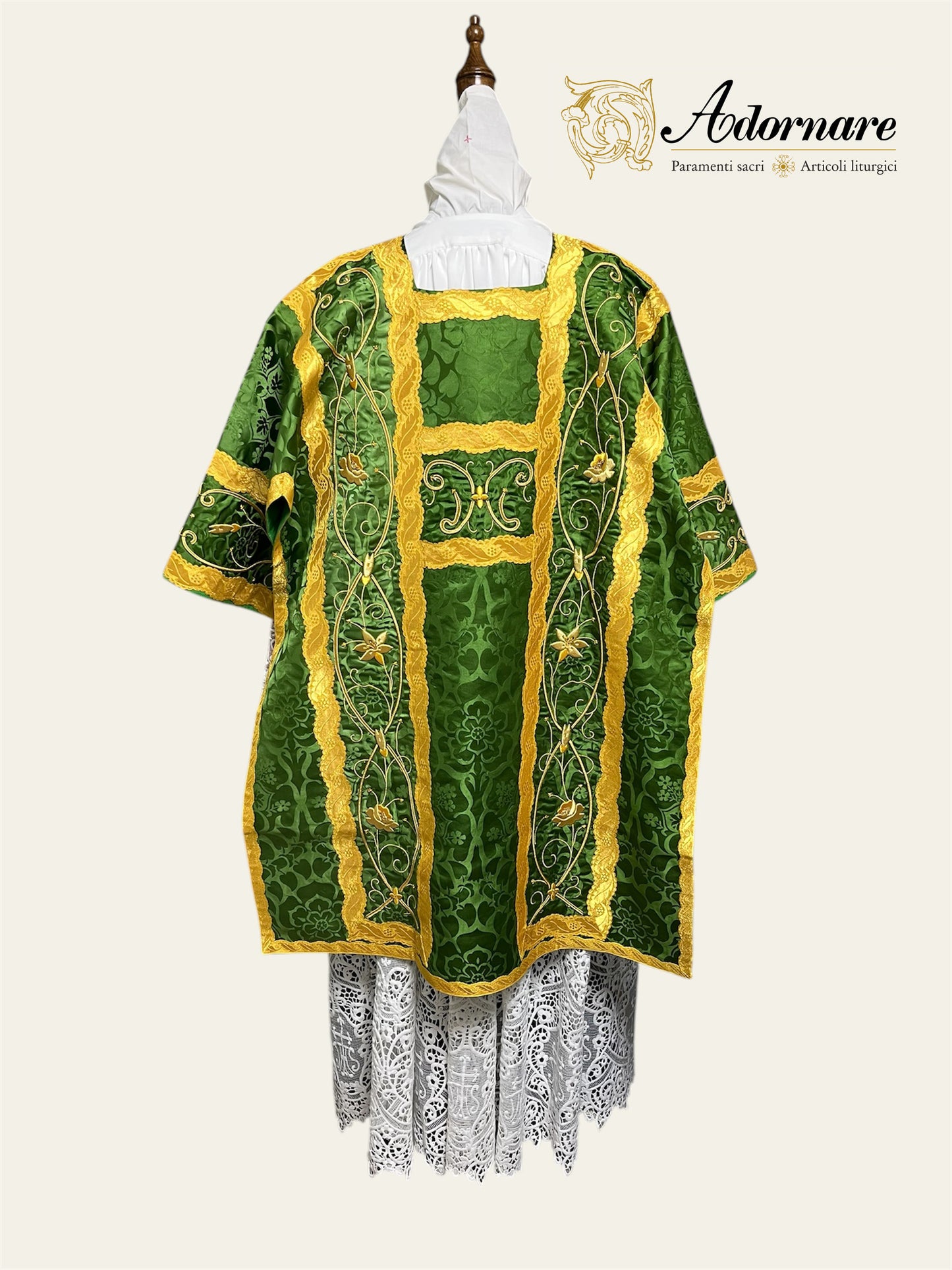 French Dalmatic or Tunicle with hand and machine-embroidered floral panels / Dalmatica Francese Ricamato