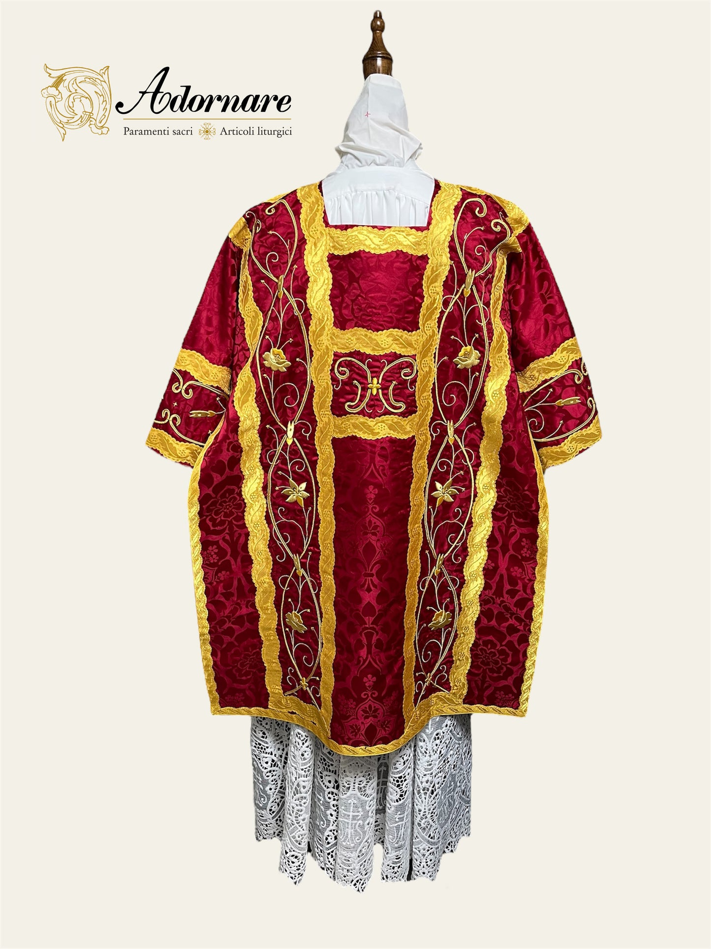French Dalmatic or Tunicle with hand and machine-embroidered floral panels / Dalmatica Francese Ricamato