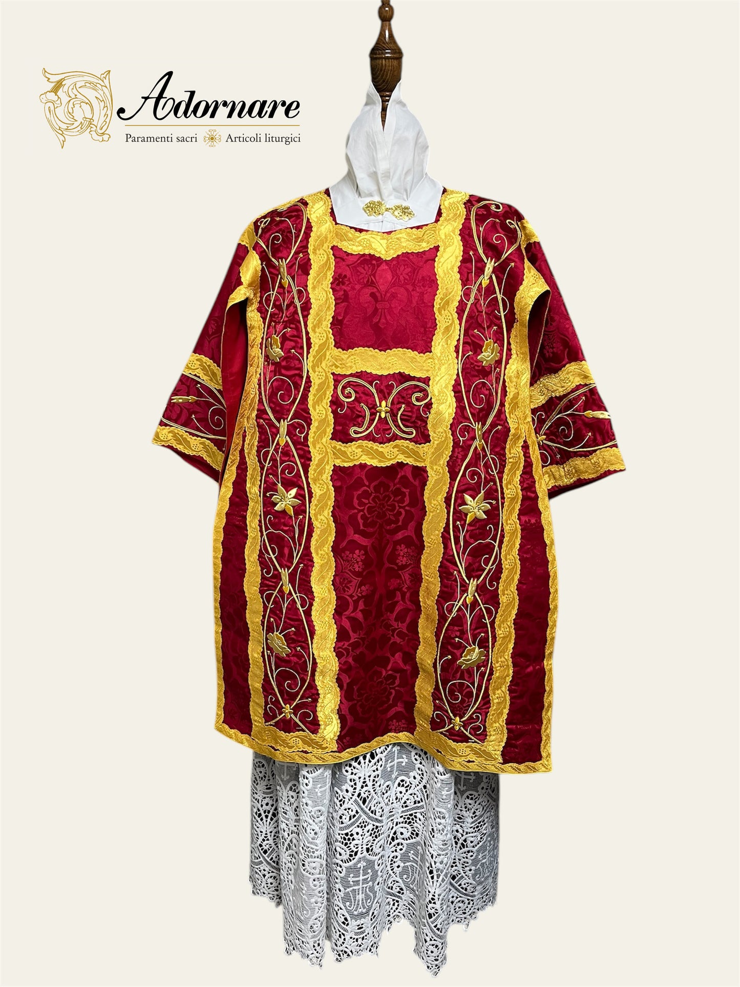 French Dalmatic or Tunicle with hand and machine-embroidered floral panels / Dalmatica Francese Ricamato