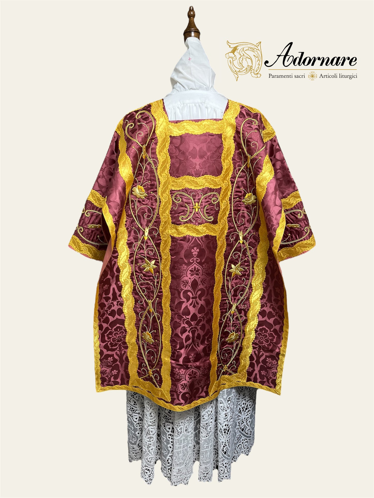 French Dalmatic or Tunicle with hand and machine-embroidered floral panels / Dalmatica Francese Ricamato