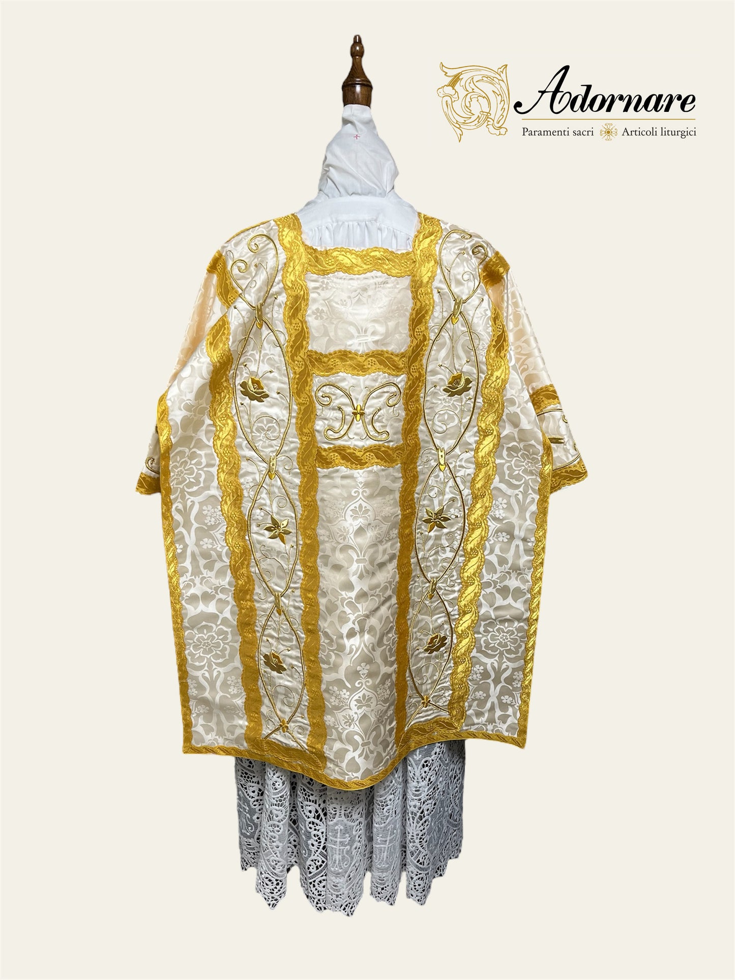 French Dalmatic or Tunicle with hand and machine-embroidered floral panels / Dalmatica Francese Ricamato