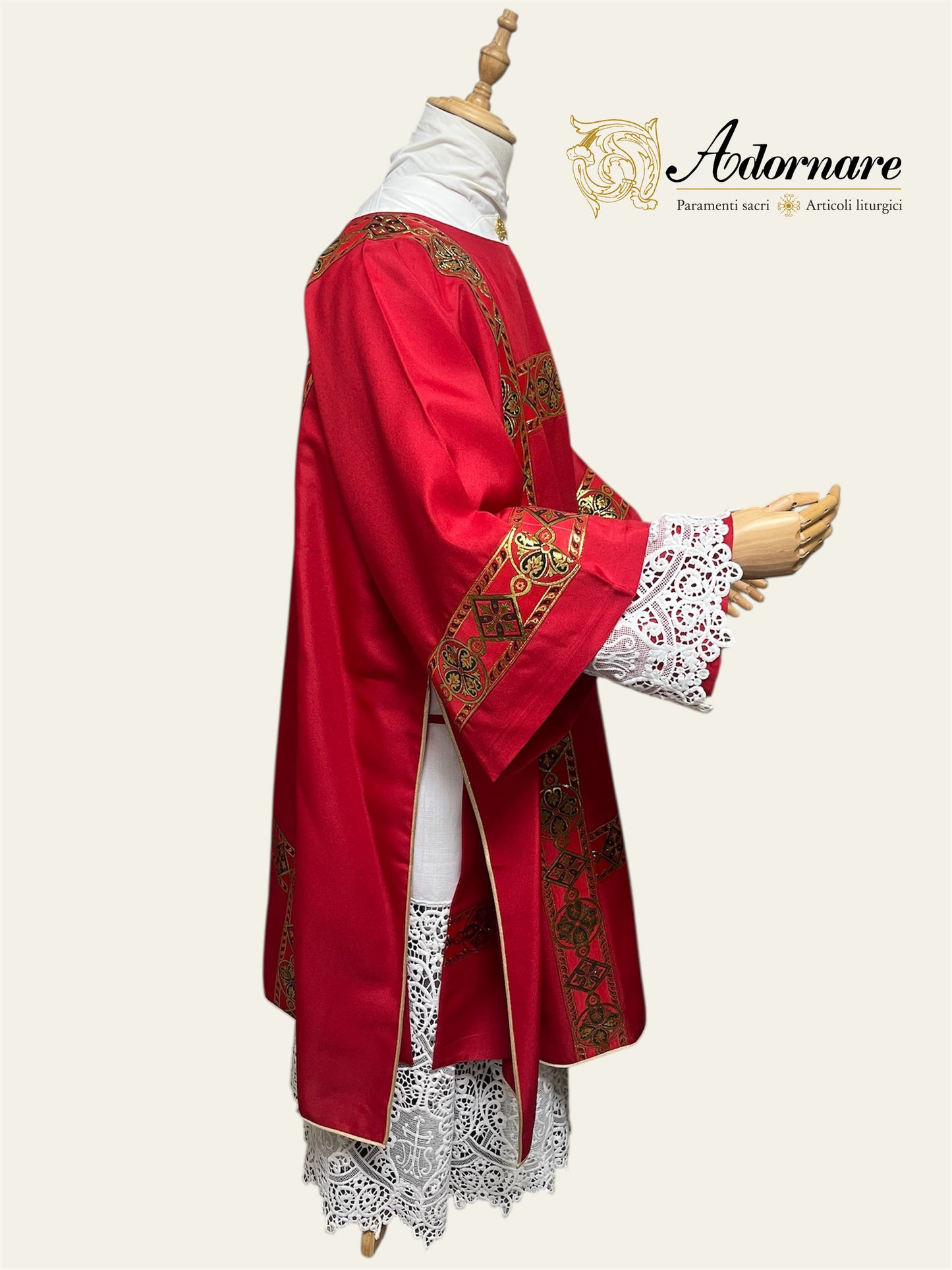 Gothic Dalmatic with woven orphrey bands / Dalmatica gotica