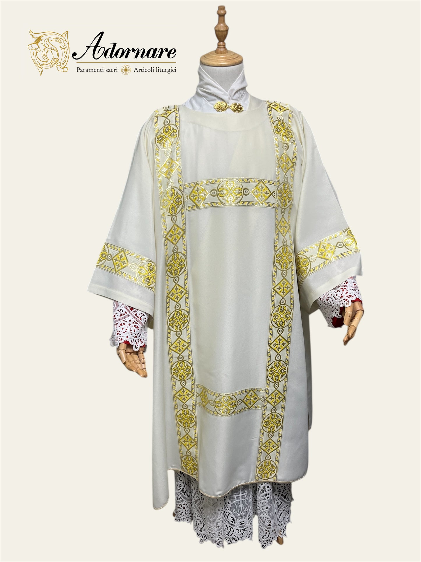 Gothic Dalmatic with woven orphrey bands / Dalmatica gotica
