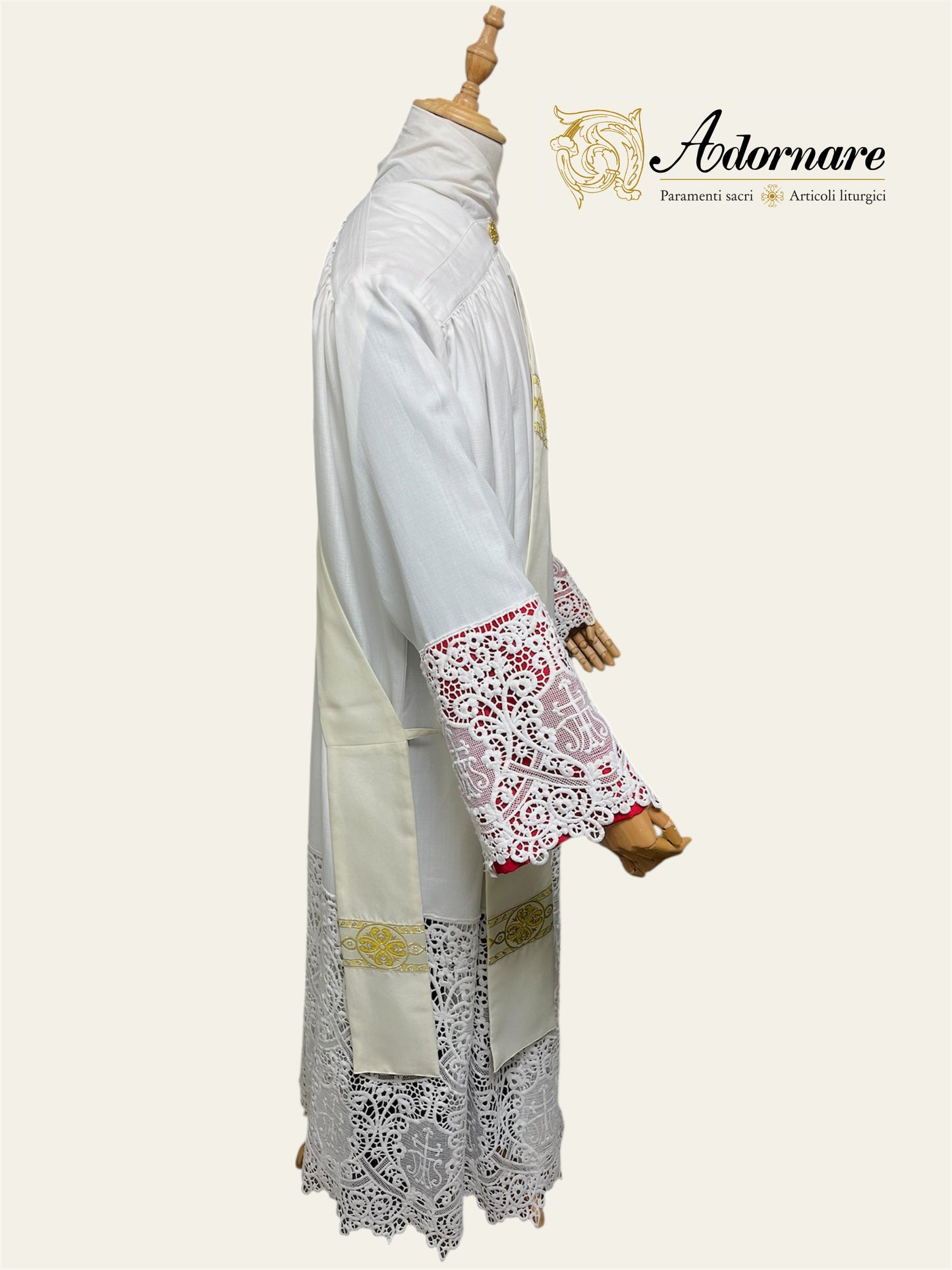 Gothic Dalmatic with woven orphrey bands / Dalmatica gotica
