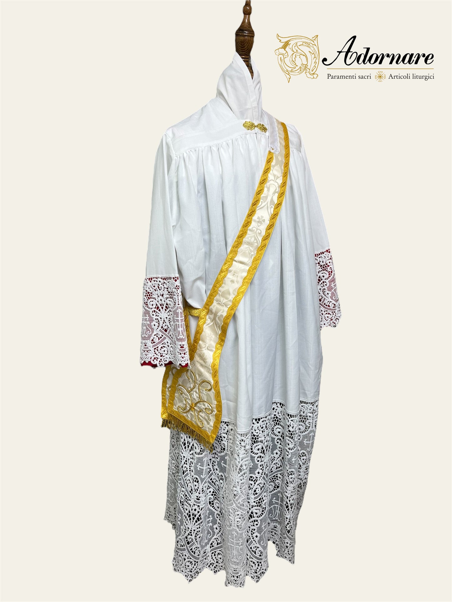 French Dalmatic or Tunicle with hand and machine-embroidered floral panels / Dalmatica Francese Ricamato
