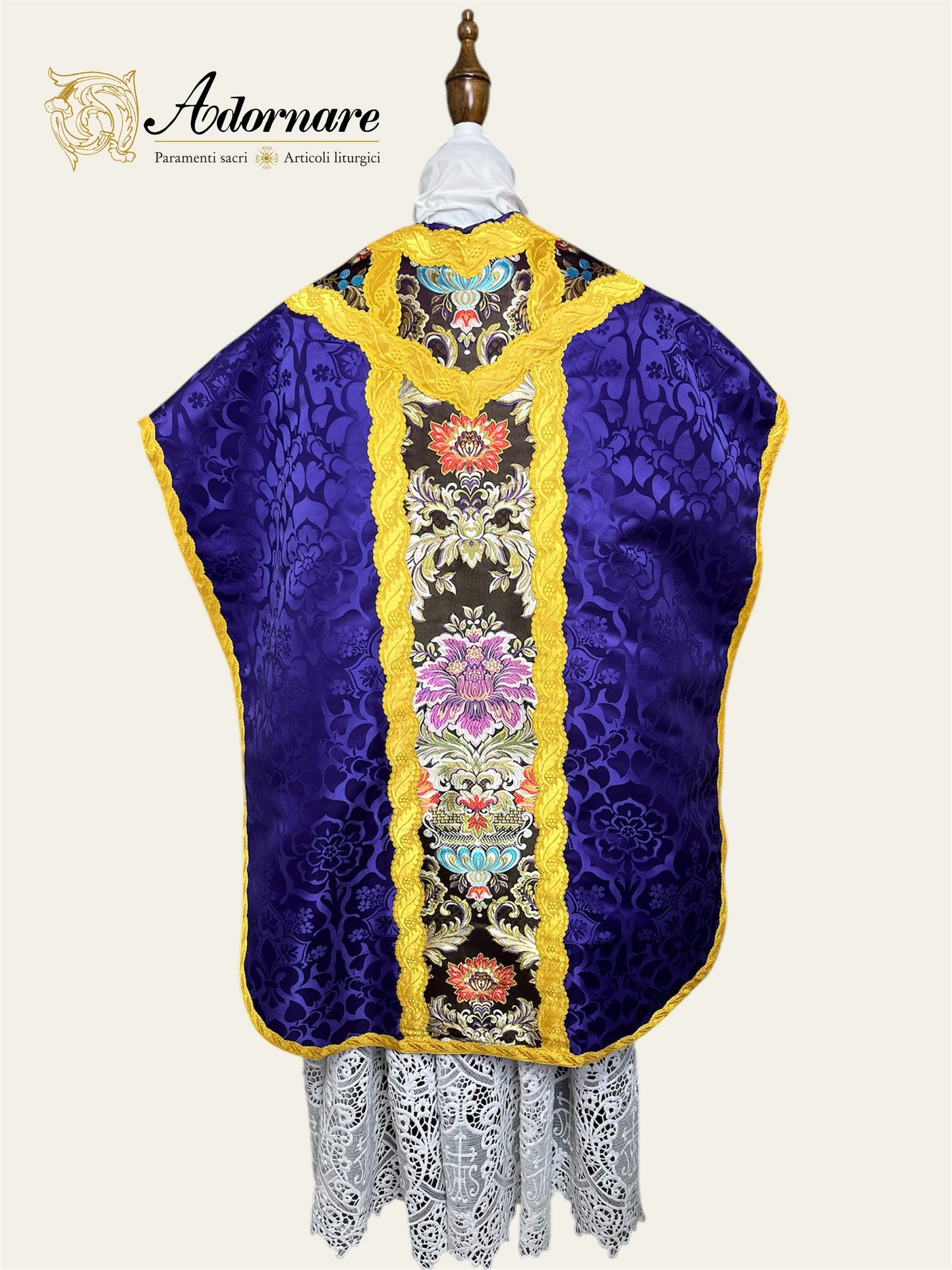 Folded chasubles & broad stole set in St Philip Neri cut/Pianete Plicate & Stola Latior San Filippo