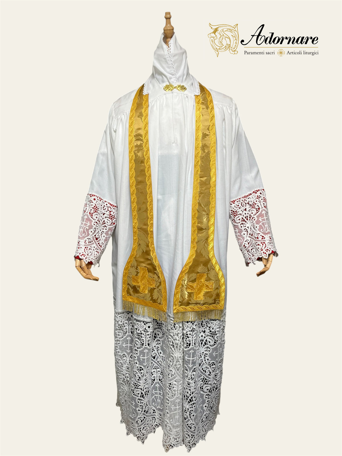 Damask IHS French-cut Roman Chasuble Low Mass Set / Pianeta Francese Damasco "IHS"