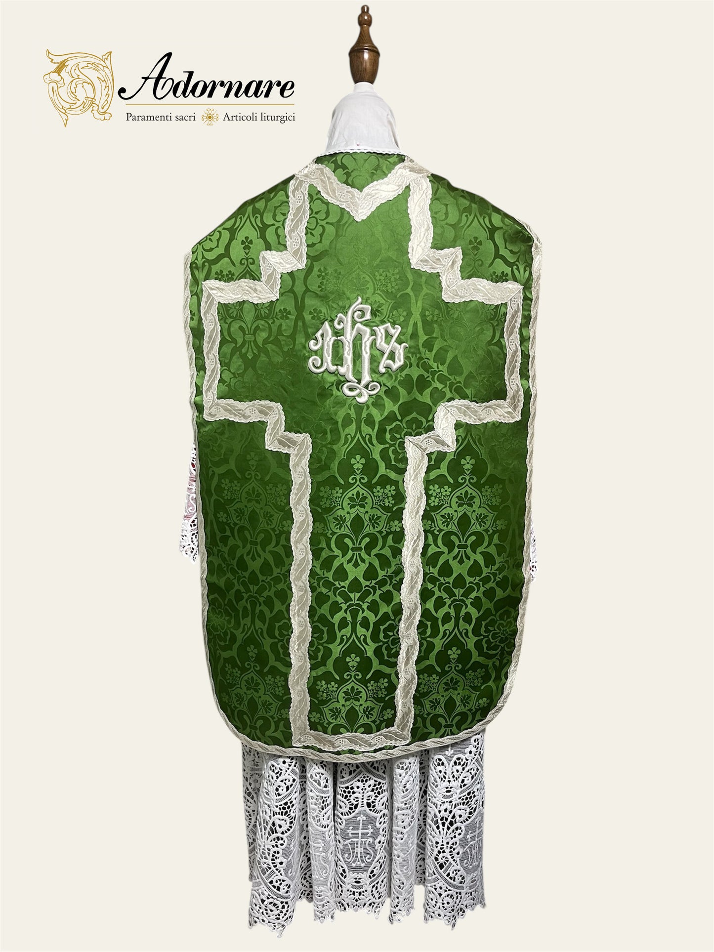 Damask "IHS" French-cut Roman Chasuble Low Mass Set / Pianeta Francese Damasco "IHS"
