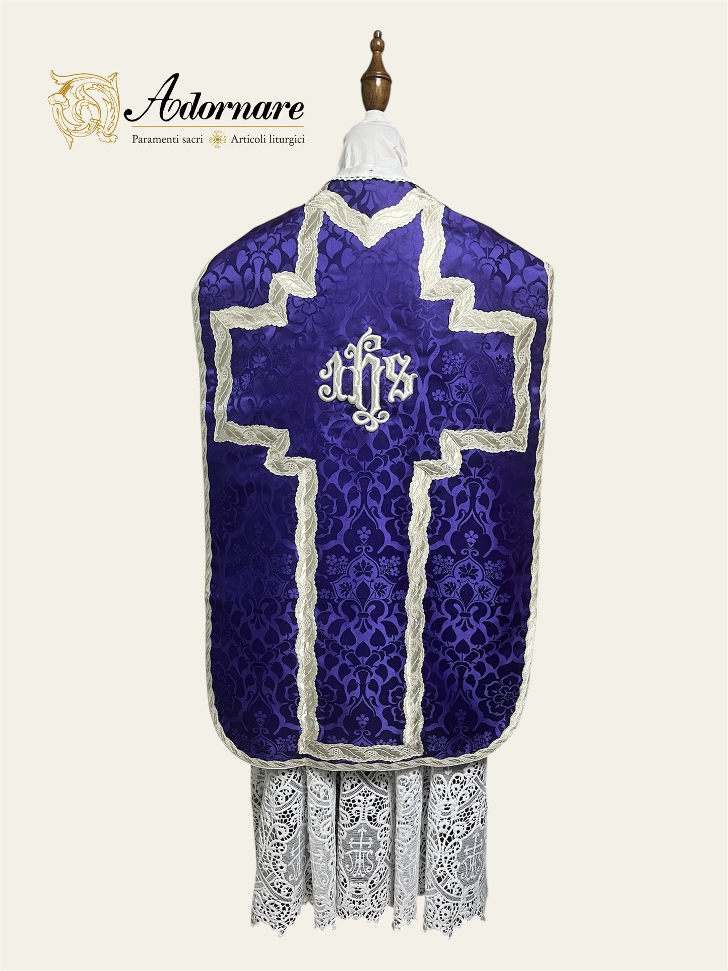 Damask "IHS" French-cut Roman Chasuble Low Mass Set / Pianeta Francese Damasco "IHS"