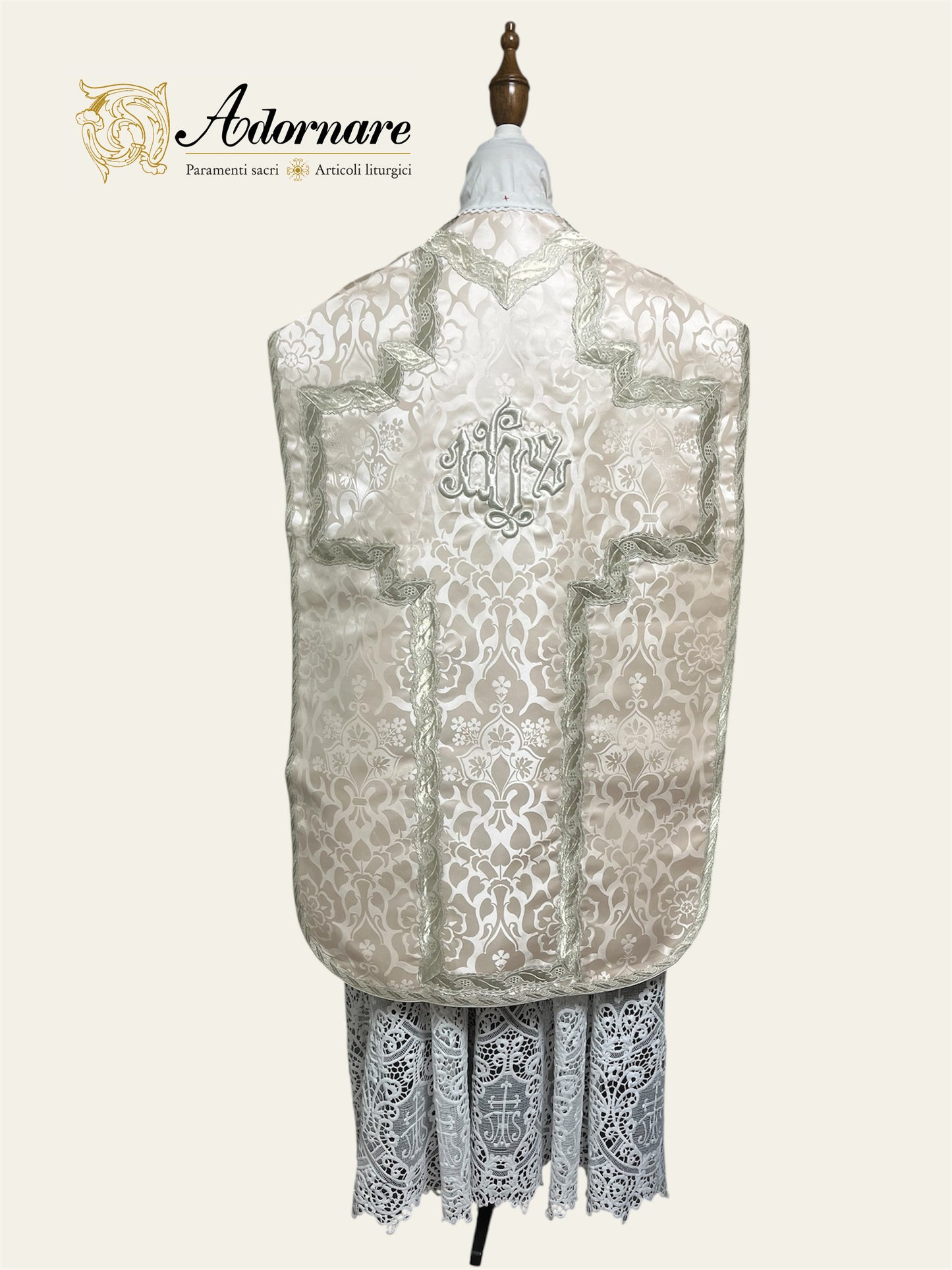 Damask "IHS" French-cut Roman Chasuble Low Mass Set / Pianeta Francese Damasco "IHS"