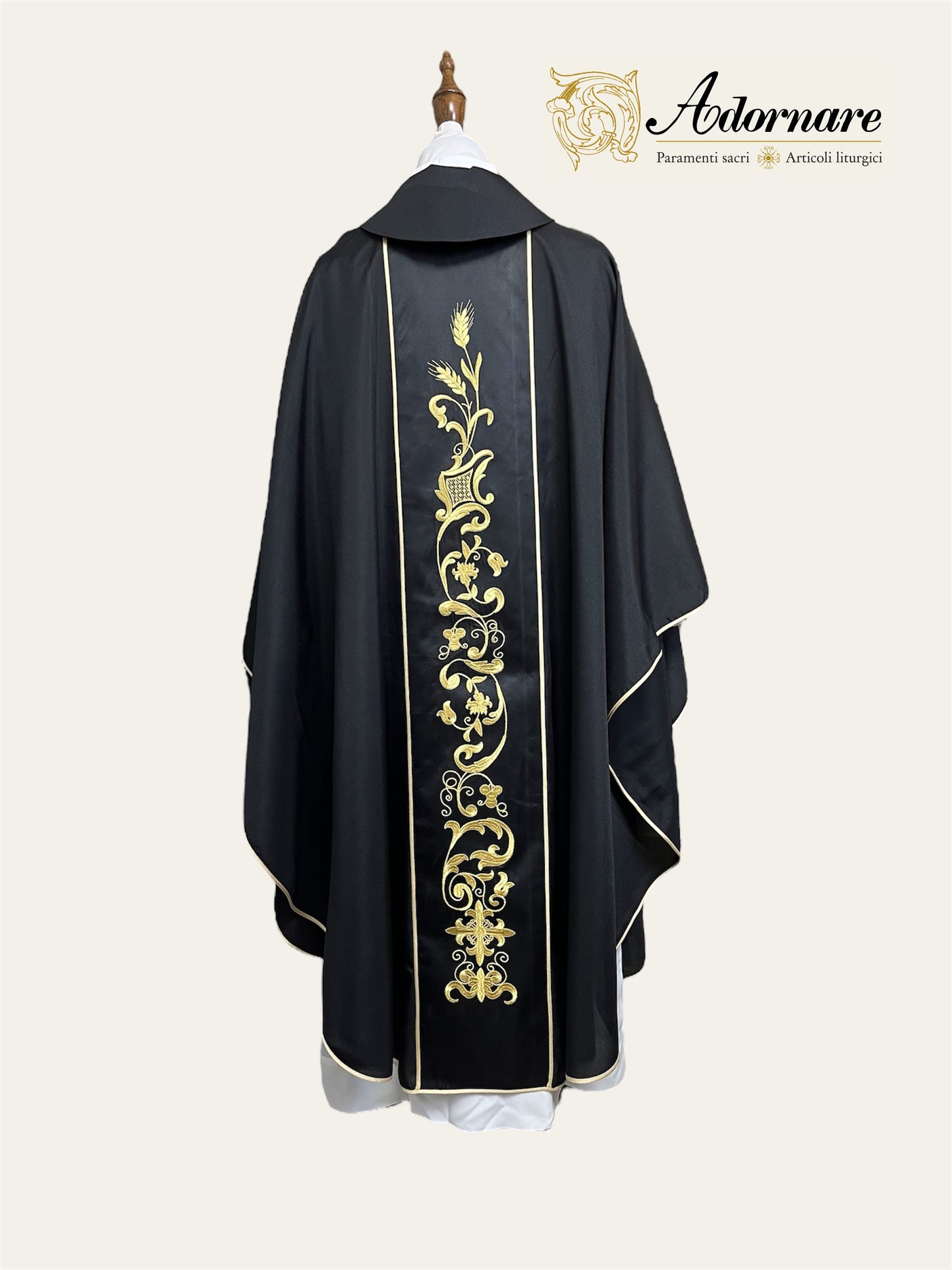 Gothic chasuble with machine embroidered panels / Casula con ricamo a macchina - Style GC-03