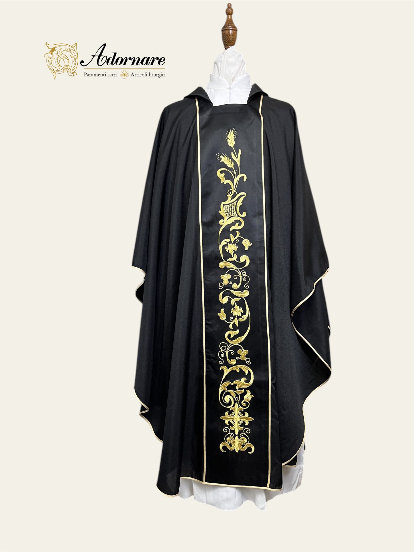Gothic chasuble with machine embroidered panels / Casula con ricamo a macchina - Style GC-03