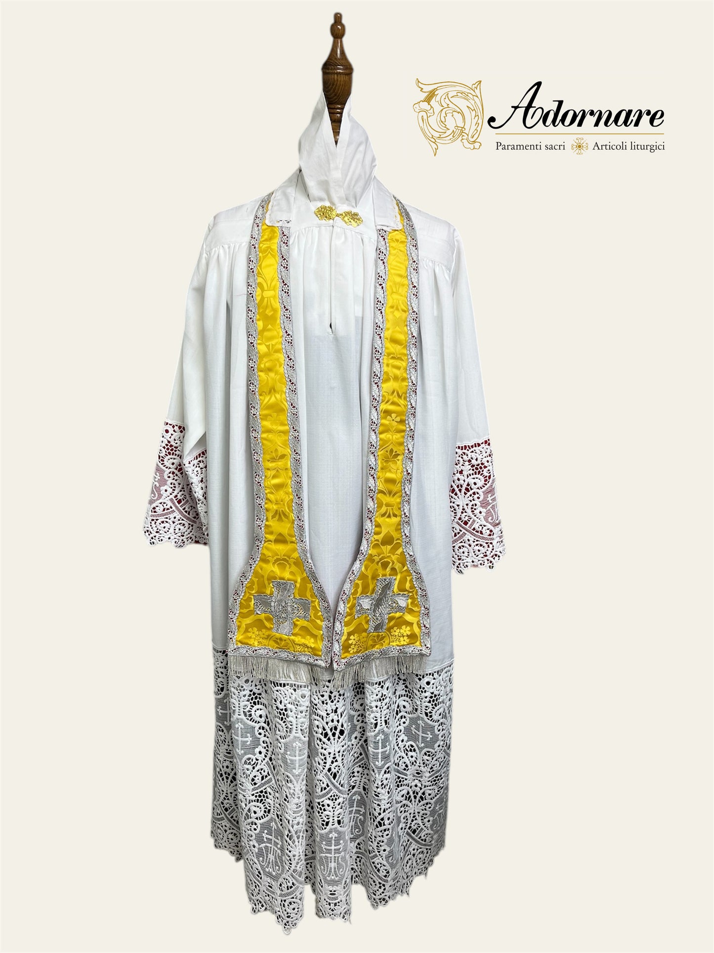 "Agnus Dei" Hand-embroidered French-cut Roman Chasuble Low Mass Set / Pianeta Francese "Agnus Dei"