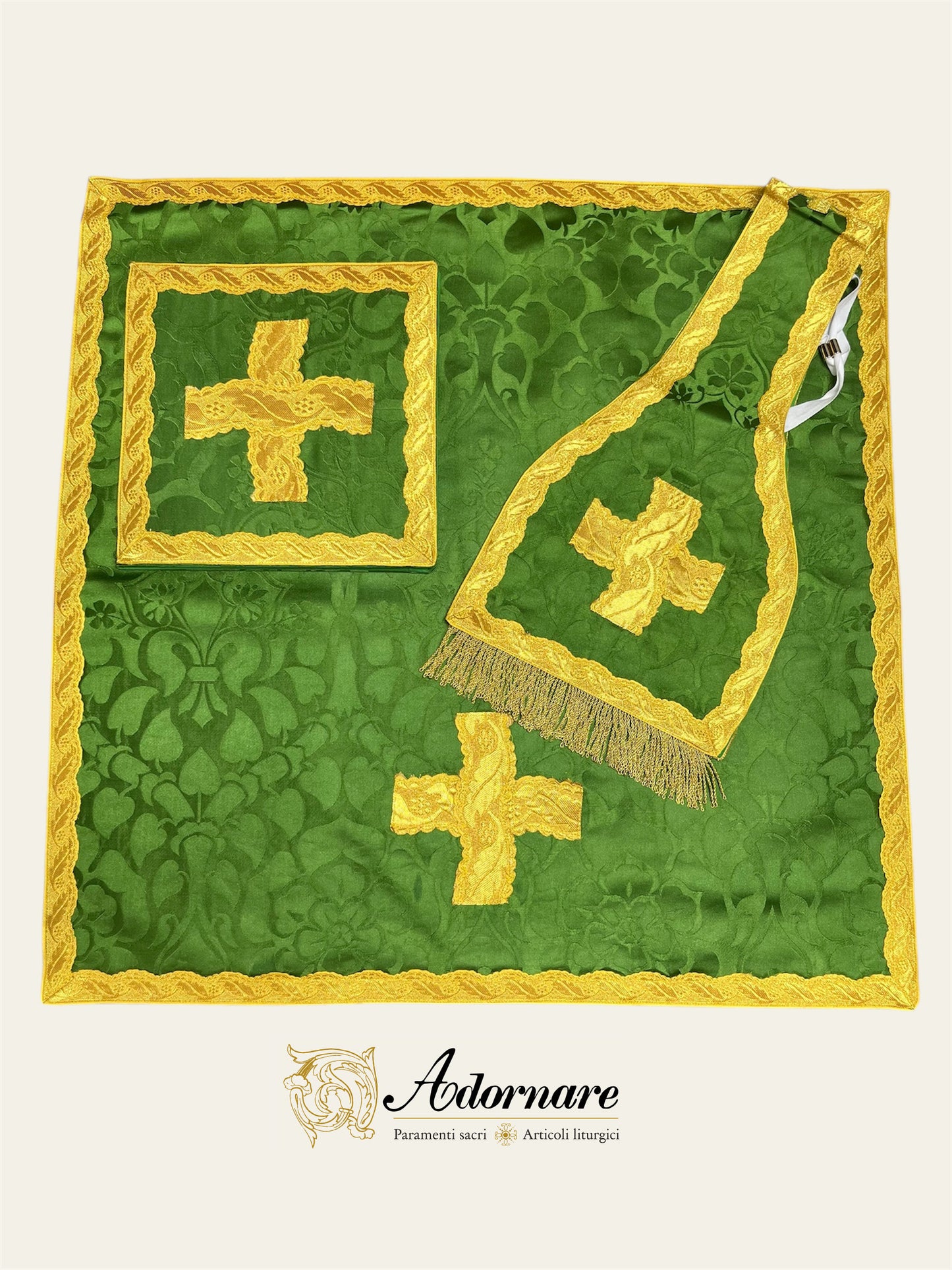 "Pie Pellicane" Hand-embroidered French-cut Roman Chasuble Low Mass Set / Pianeta Francese "Pie Pellicane"