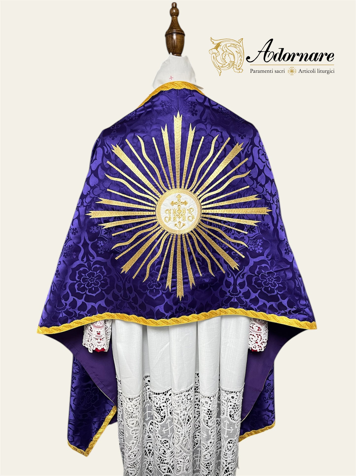 Roman-style Damask Humeral veil with sunburst IHS embroidery (All colours) / Velo Omerale Damasco ricamato con simbolo IHS