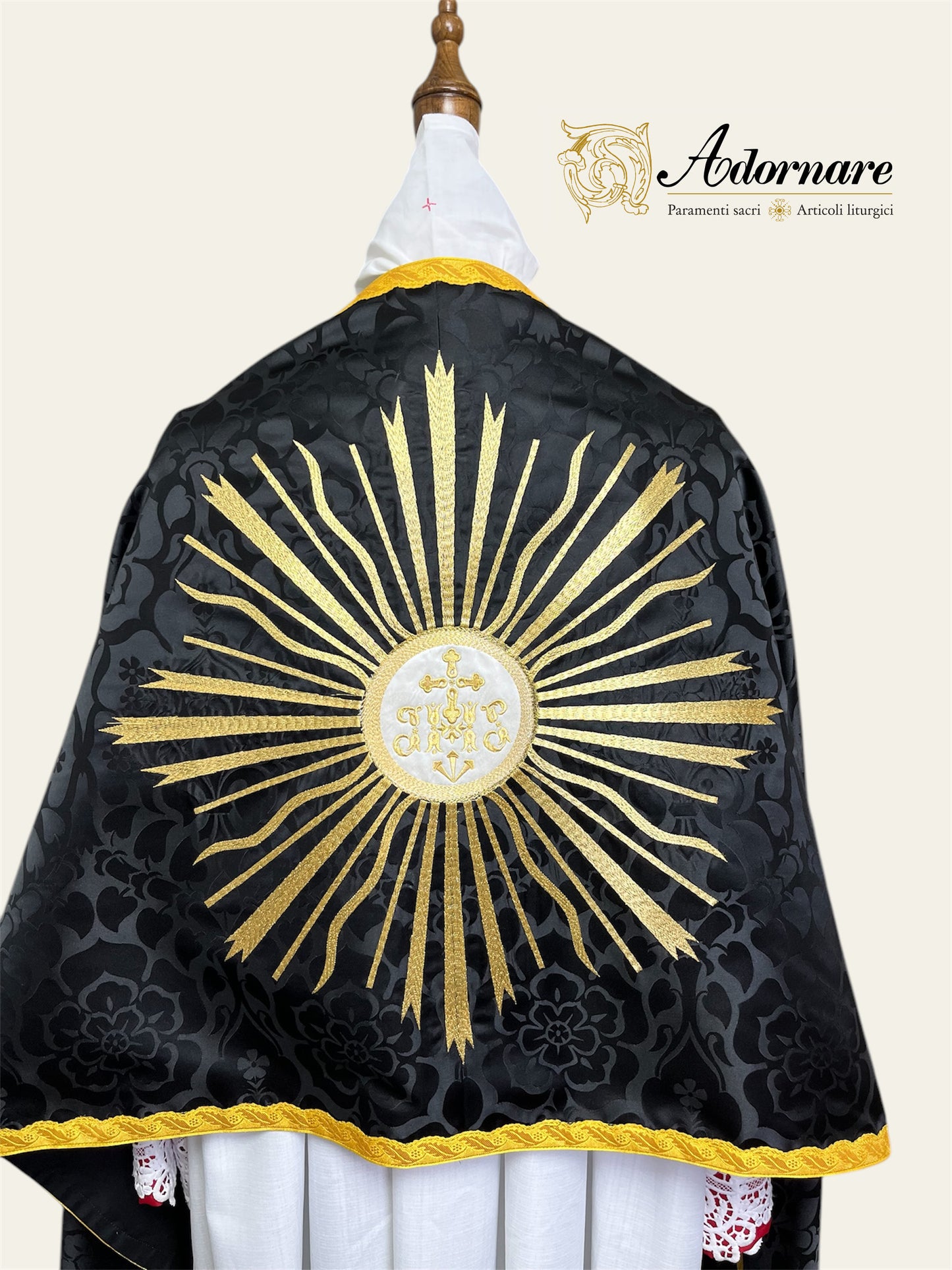 Roman-style Damask Humeral veil with sunburst IHS embroidery (All colours) / Velo Omerale Damasco ricamato con simbolo IHS