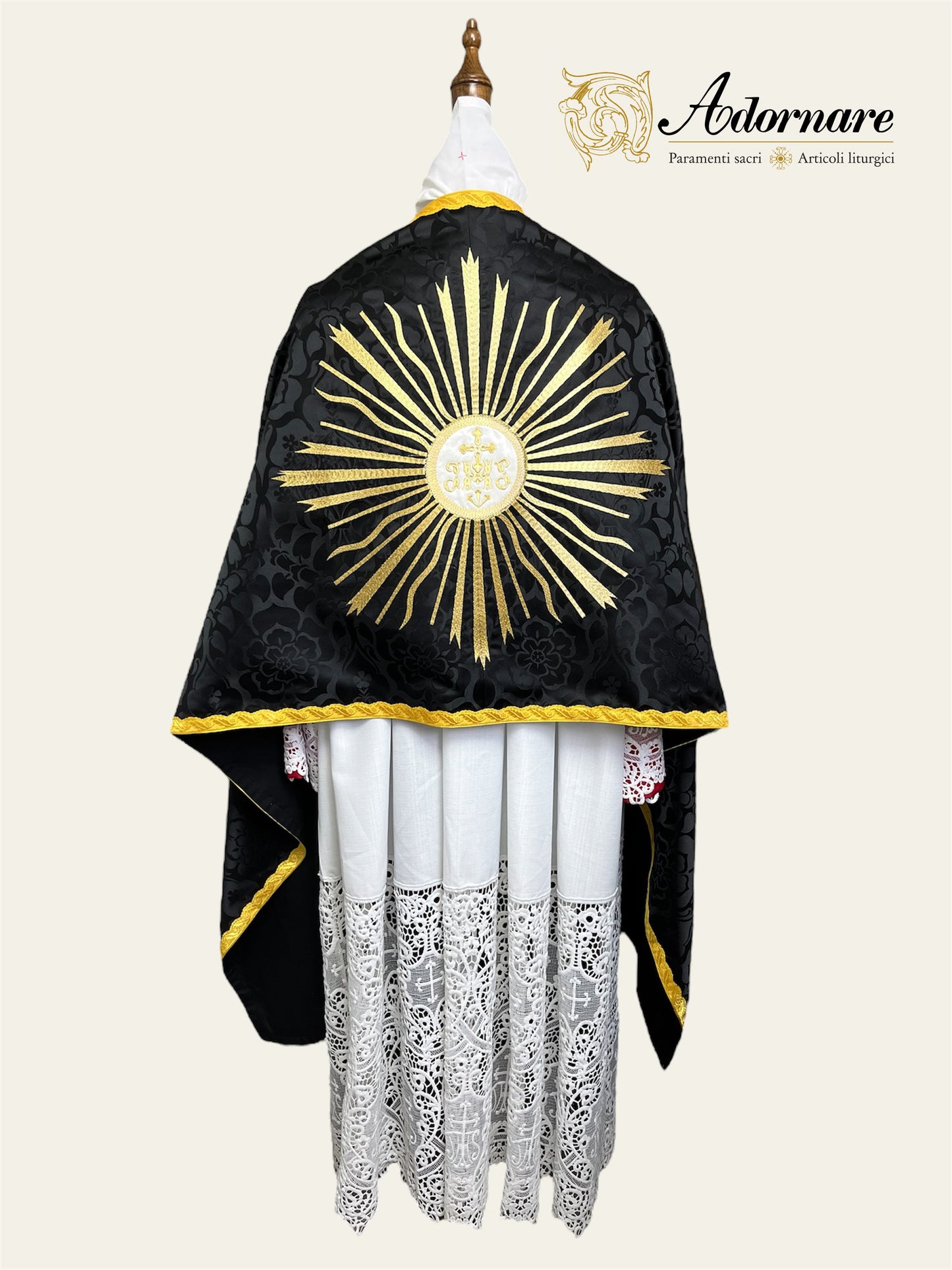 Roman-style Damask Humeral veil with sunburst IHS embroidery (All colours) / Velo Omerale Damasco ricamato con simbolo IHS
