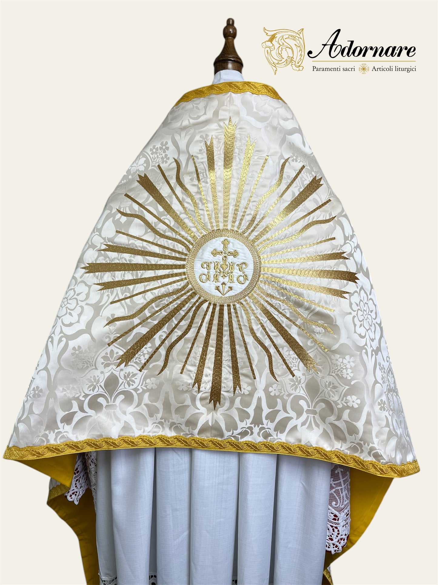 Roman-style Damask Humeral veil with sunburst IHS embroidery (All colours) / Velo Omerale Damasco ricamato con simbolo IHS