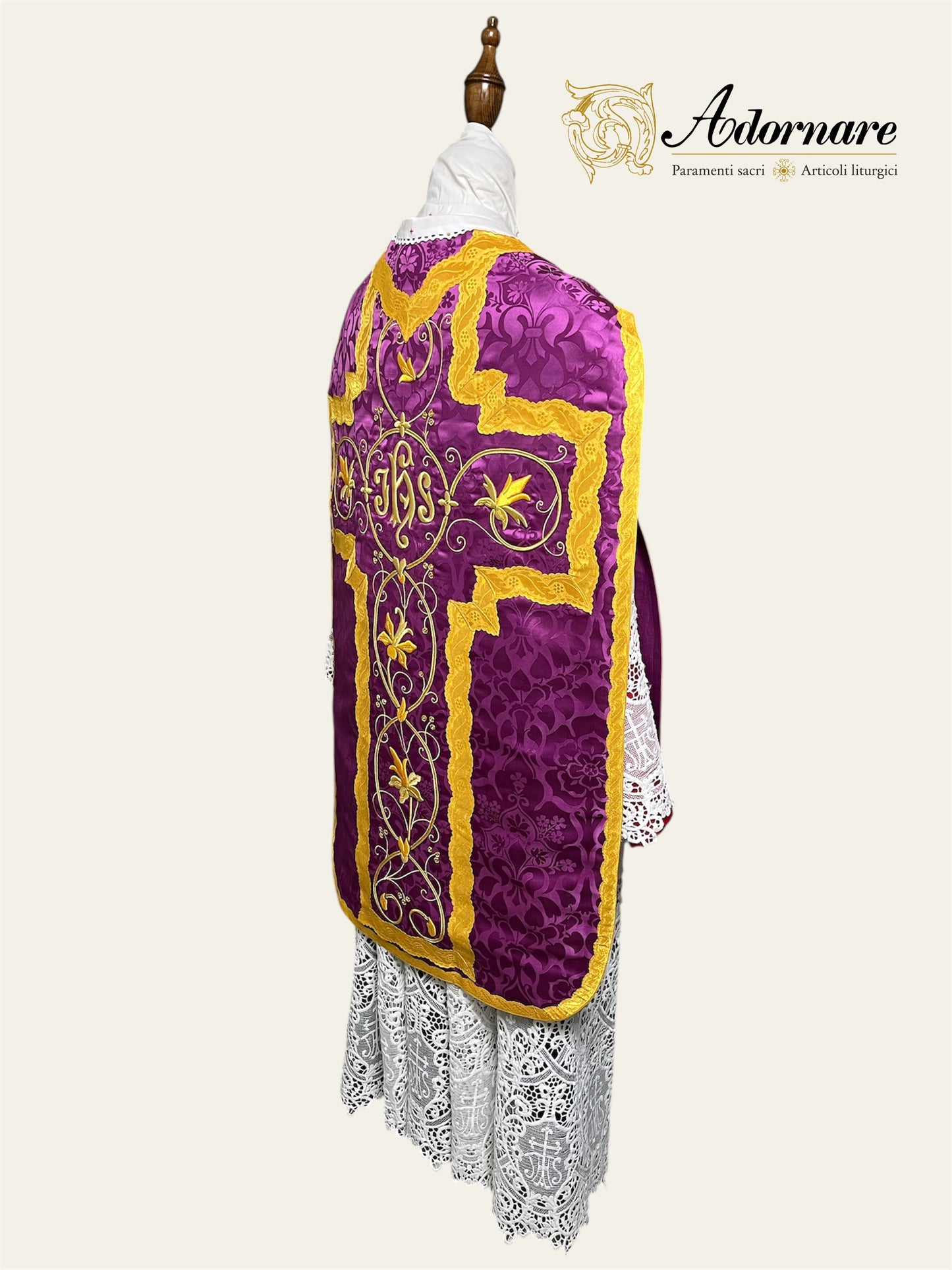 "IHS" Hand-embroidered French-cut Roman Chasuble Low Mass Set / Pianeta Francese "IHS"