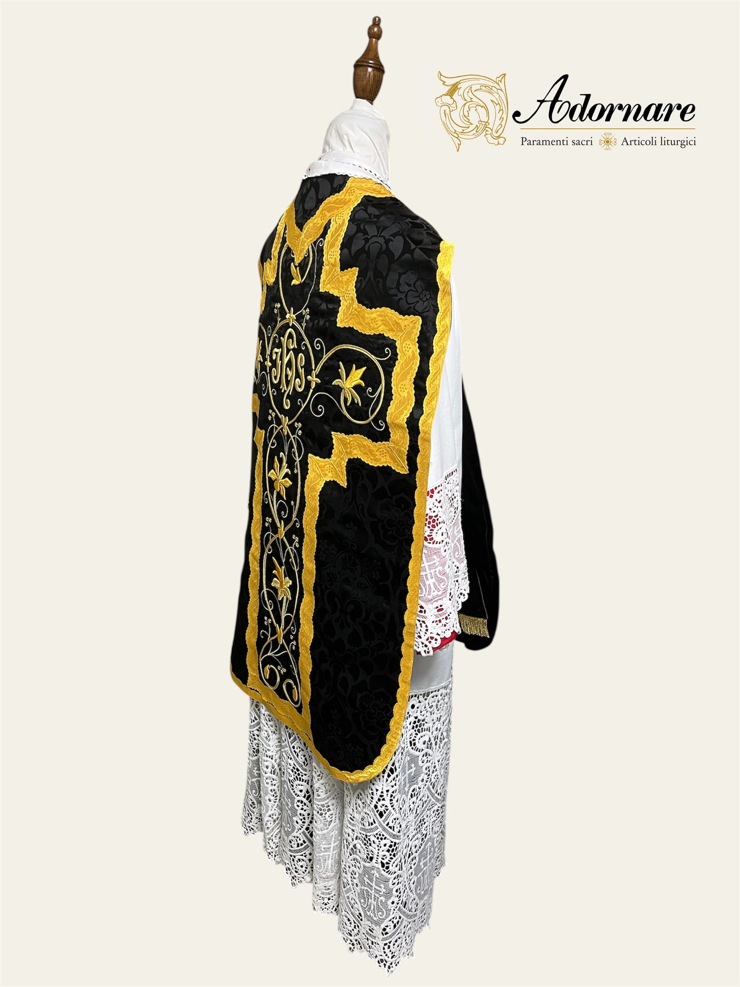 "IHS" Hand-embroidered French-cut Roman Chasuble Low Mass Set / Pianeta Francese "IHS"
