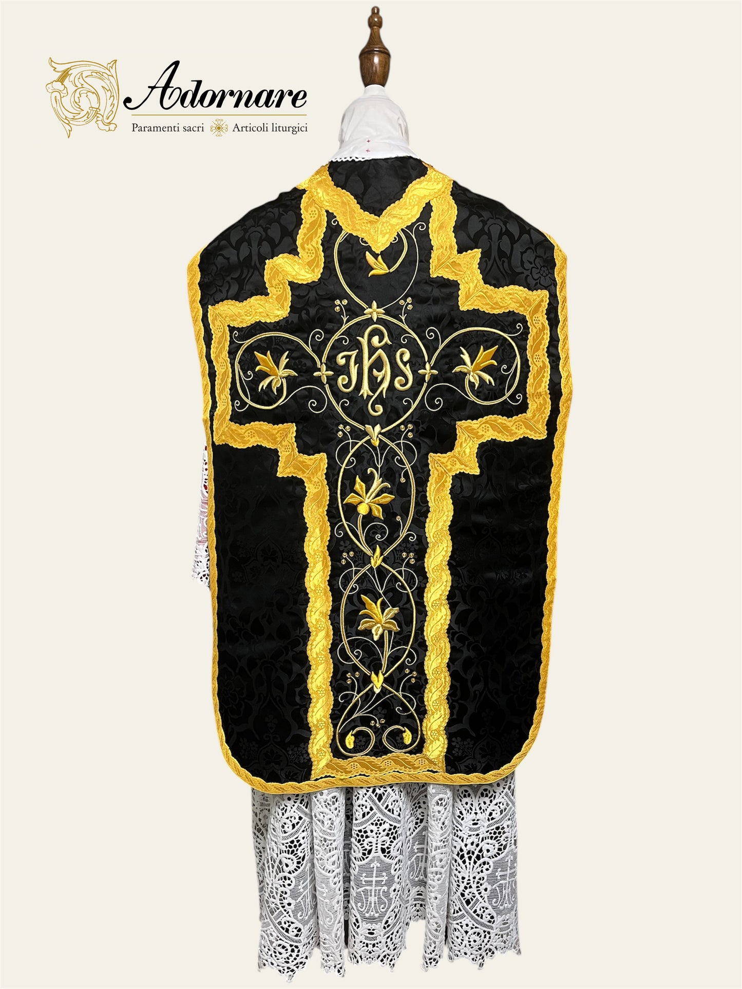 "IHS" Hand-embroidered French-cut Roman Chasuble Low Mass Set / Pianeta Francese "IHS"