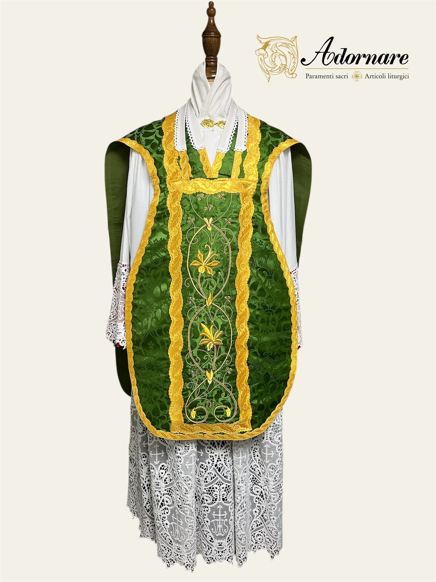 "IHS" Hand-embroidered French-cut Roman Chasuble Low Mass Set / Pianeta Francese "IHS"