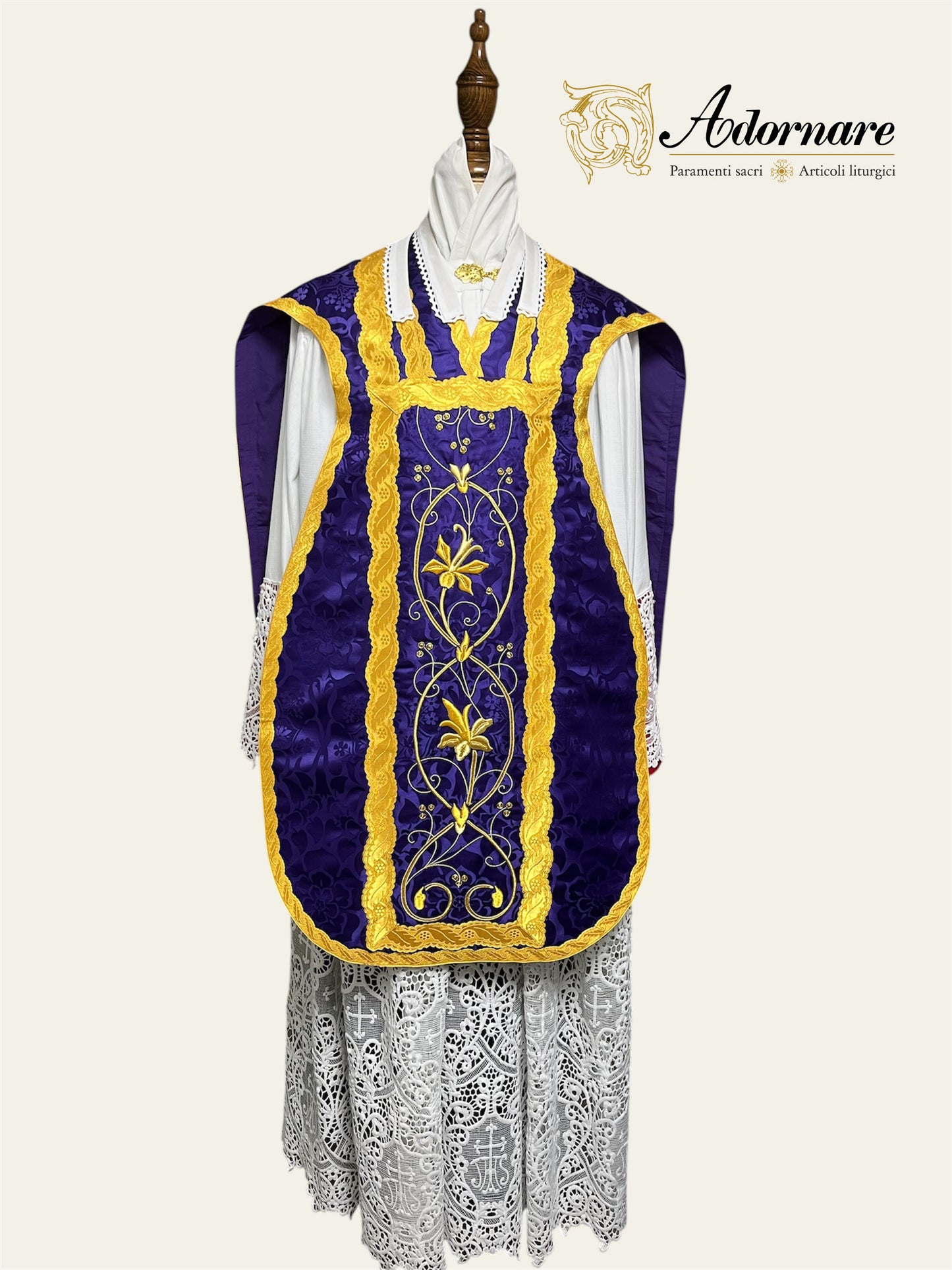 "IHS" Hand-embroidered French-cut Roman Chasuble Low Mass Set / Pianeta Francese "IHS"