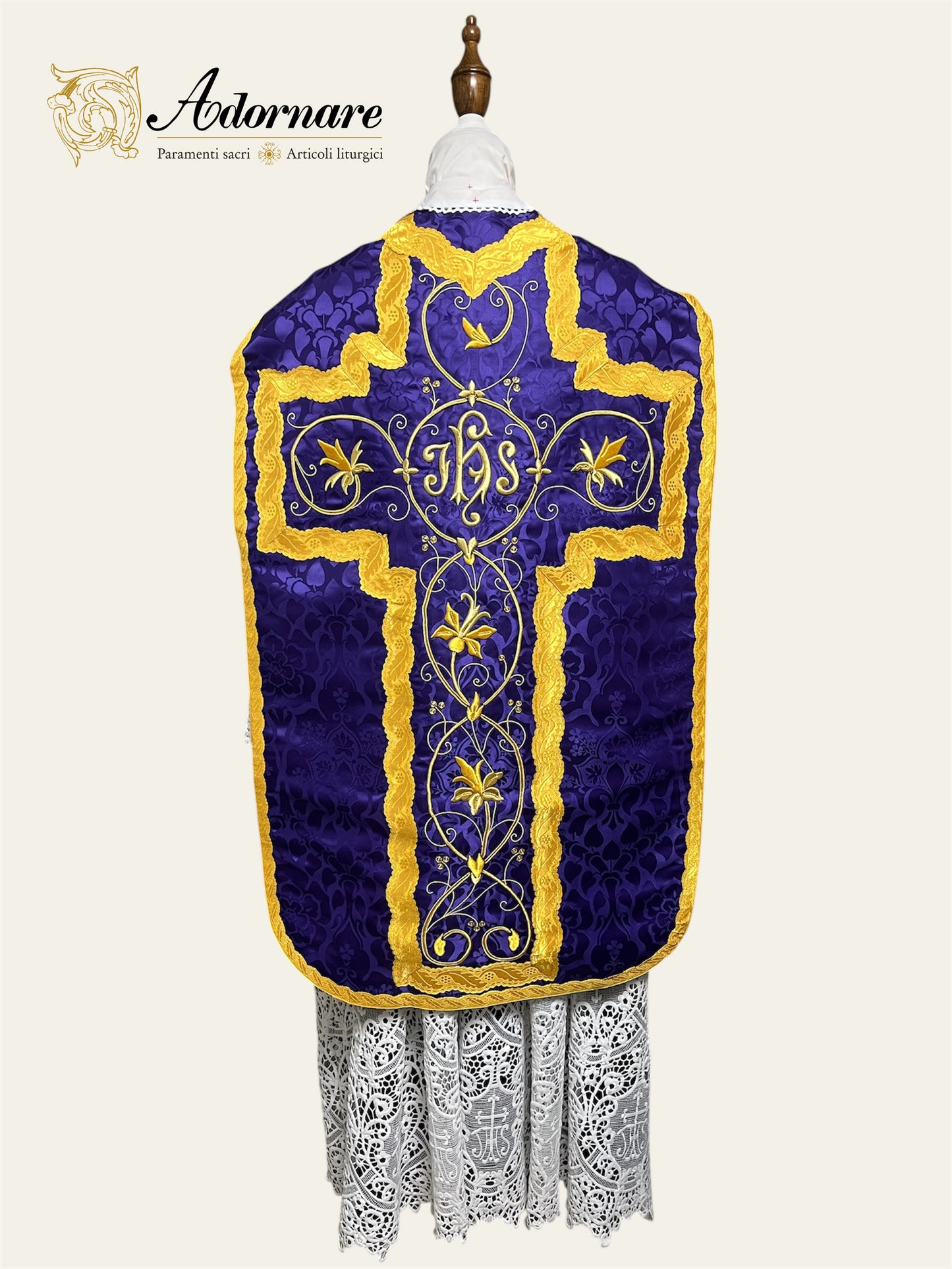 "IHS" Hand-embroidered French-cut Roman Chasuble Low Mass Set / Pianeta Francese "IHS"